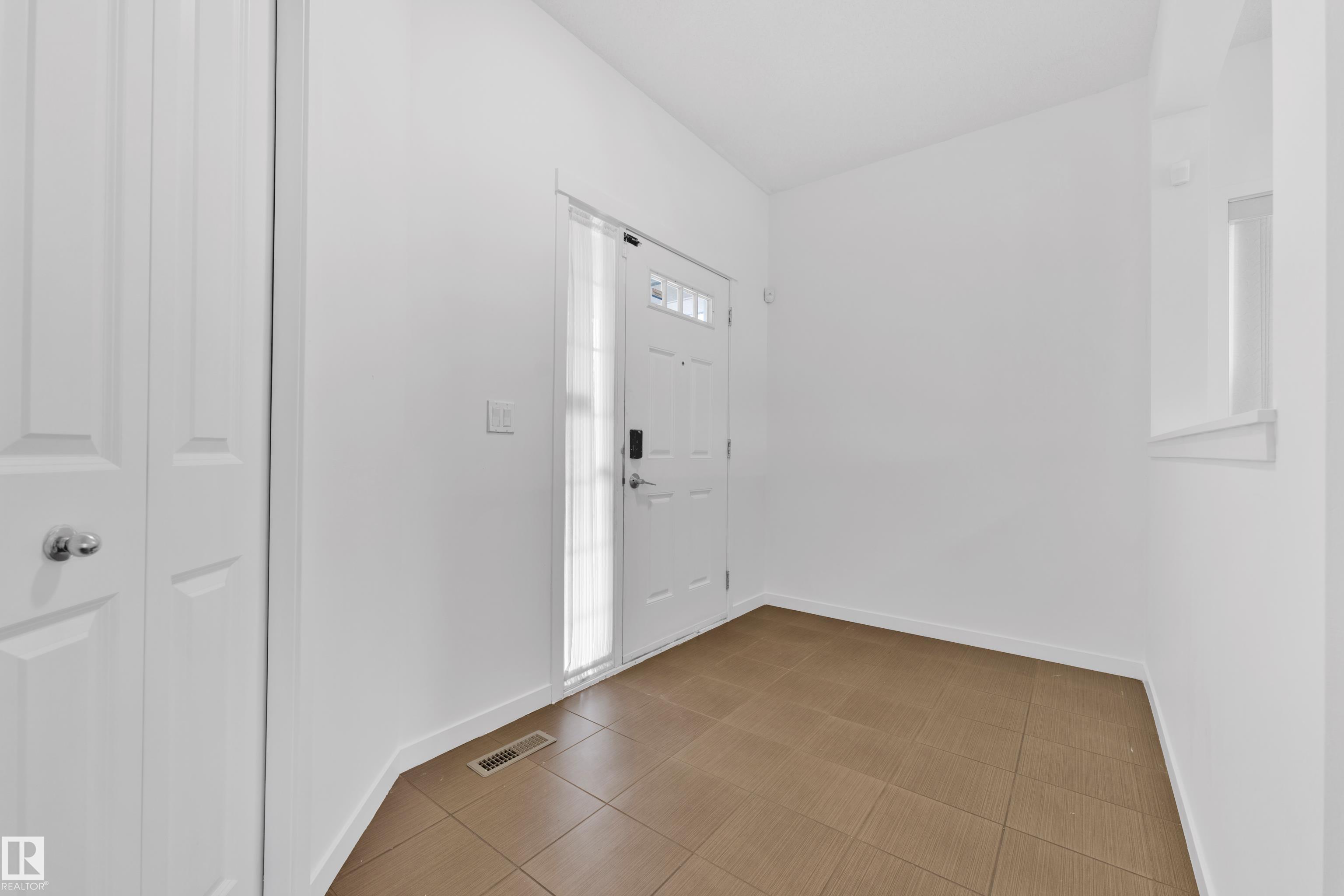 Photo 3 at 5432 20 Avenue SW, Walker, Edmonton