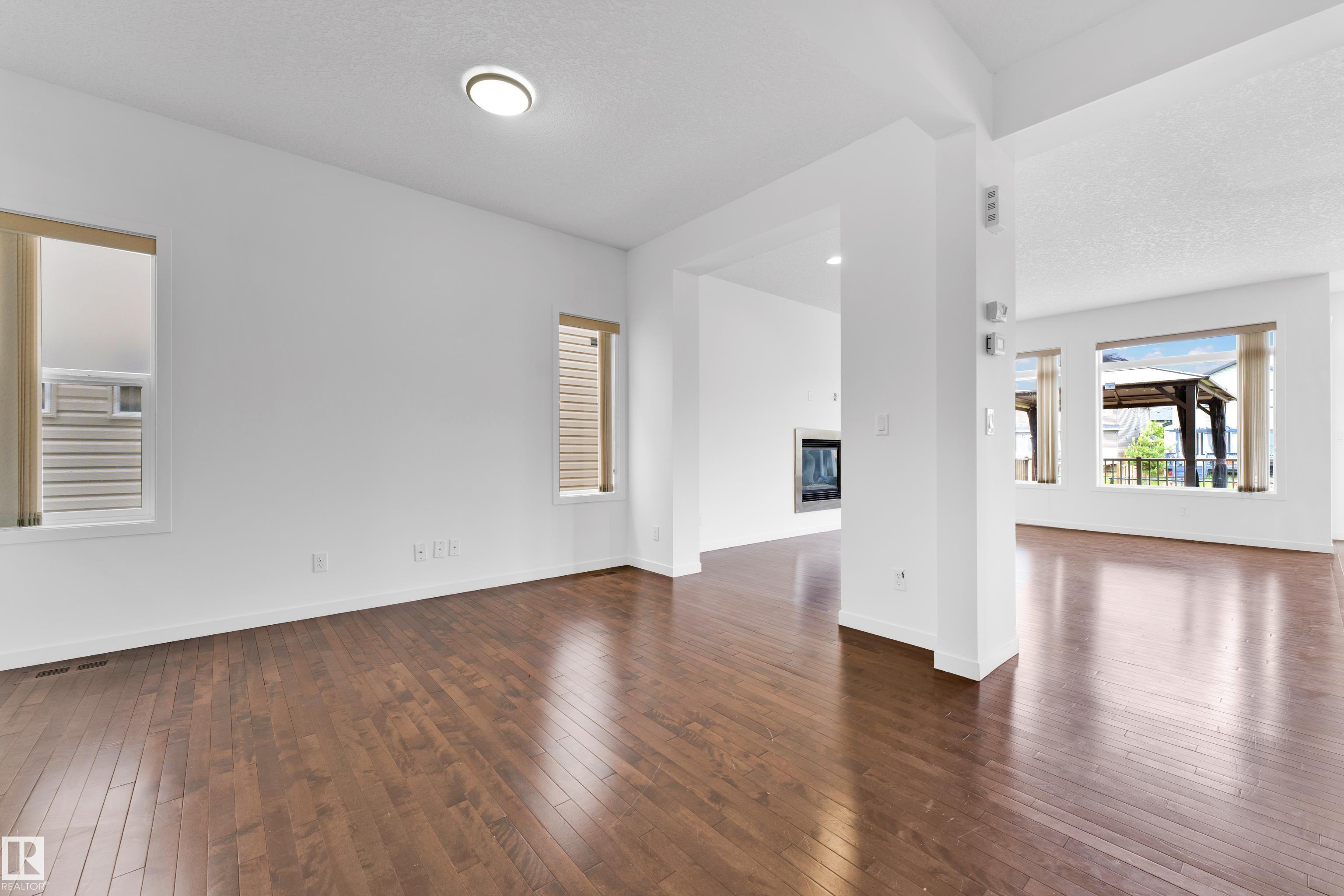 Photo 4 at 5432 20 Avenue SW, Walker, Edmonton