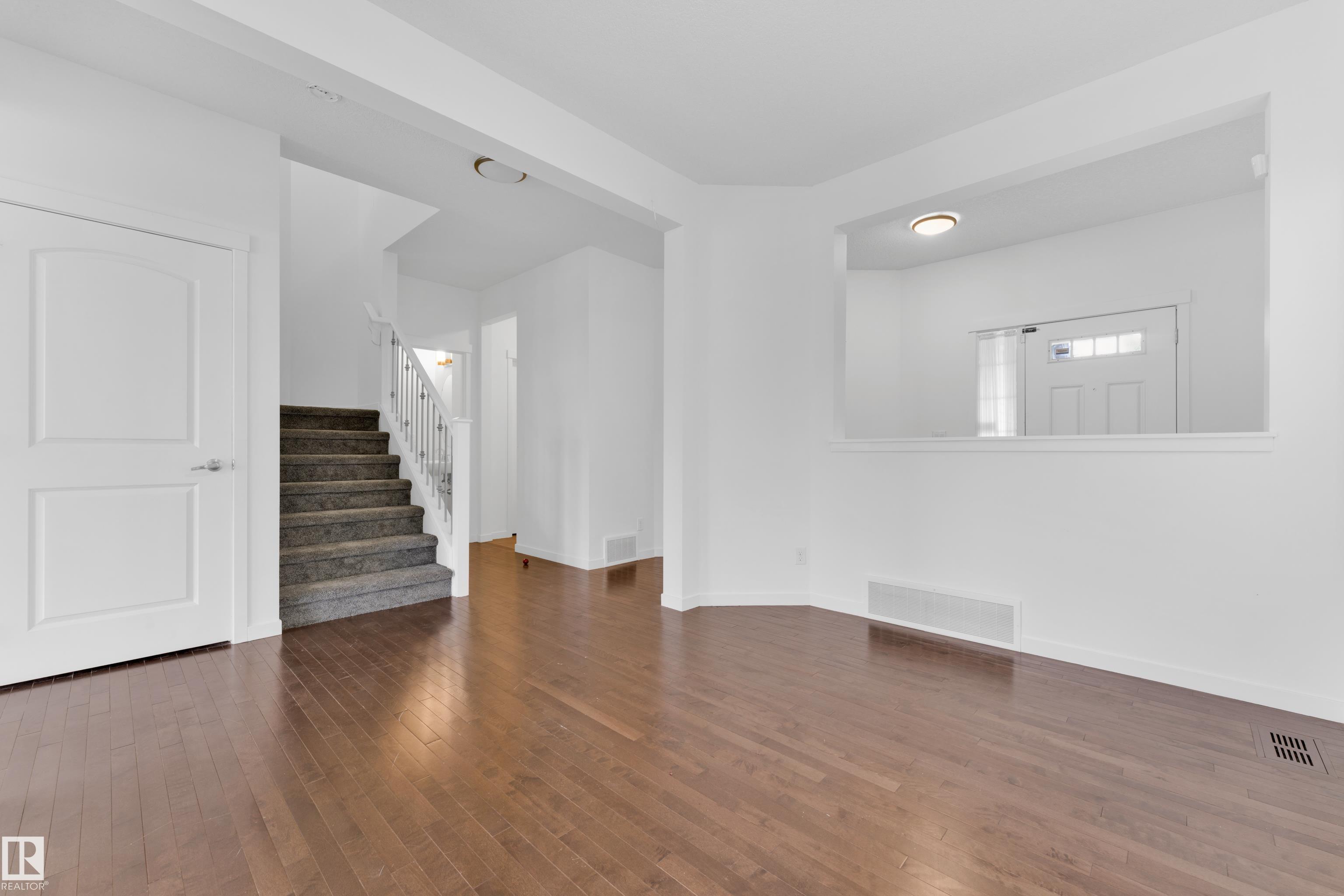 Photo 7 at 5432 20 Avenue SW, Walker, Edmonton