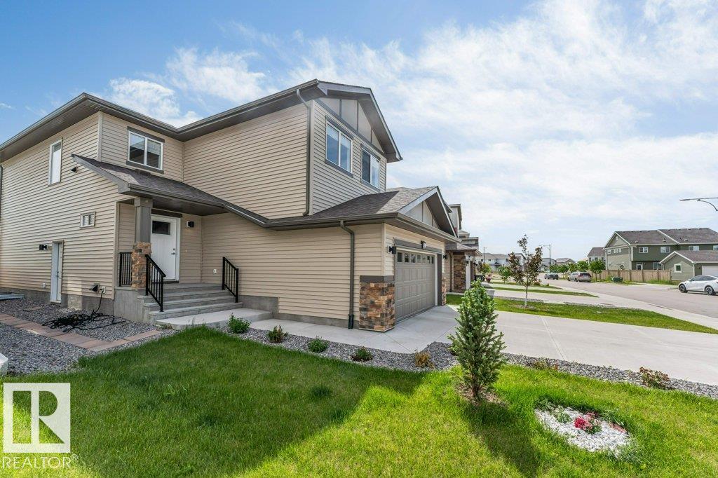 Photo 2 at 403 35 Avenue NW, Maple Crest, Edmonton