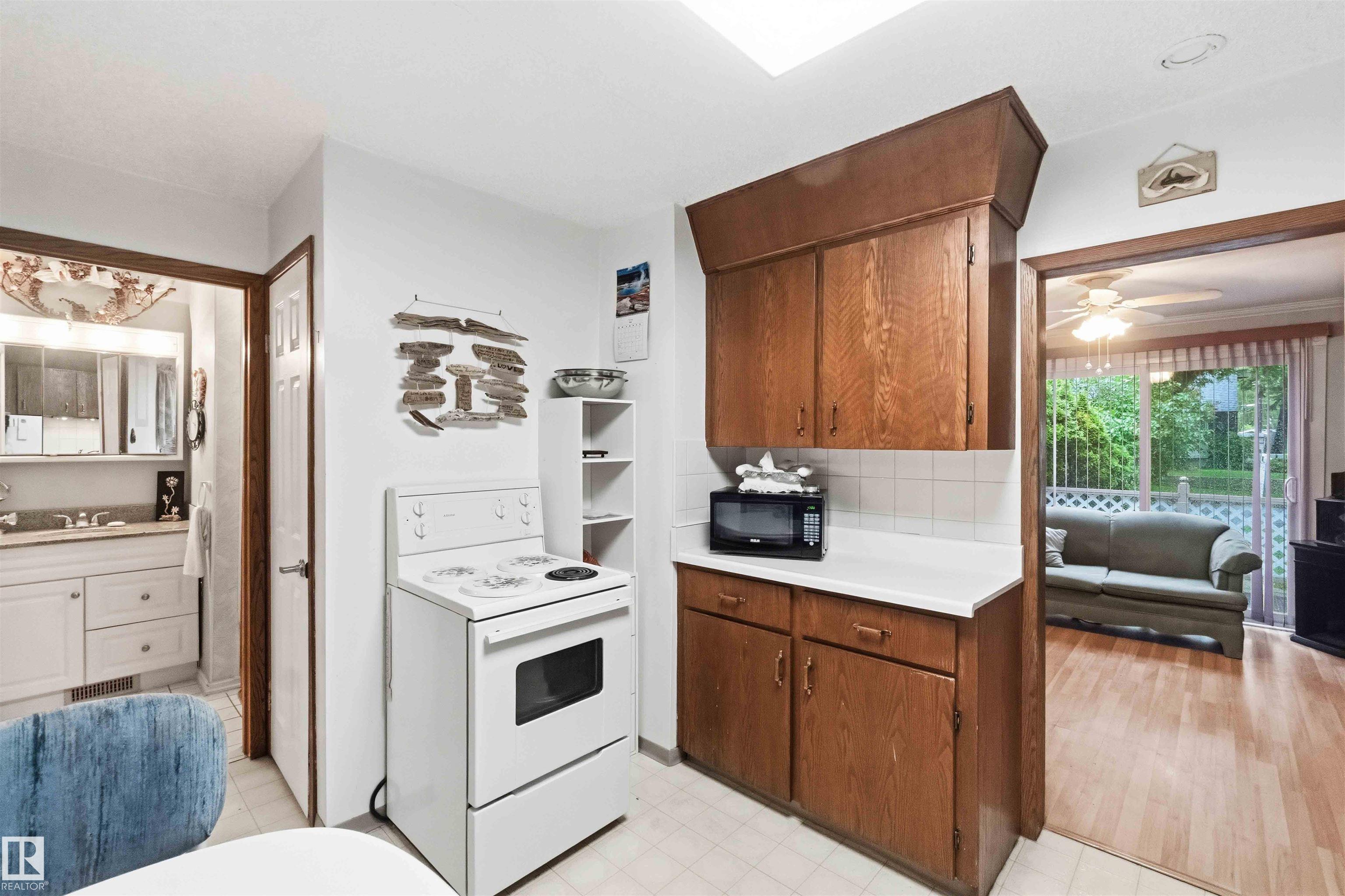 https://zimg.paragon.ice.com/ParagonImages/Property/PM/RAE/225407321/10/0/0/c6db80728e76455537050255c9d65678/1/e9e638459752239eca554633f5e9528e/225407321-df8ecc6d-d63d-4d5a-9931-98092380b012.JPG