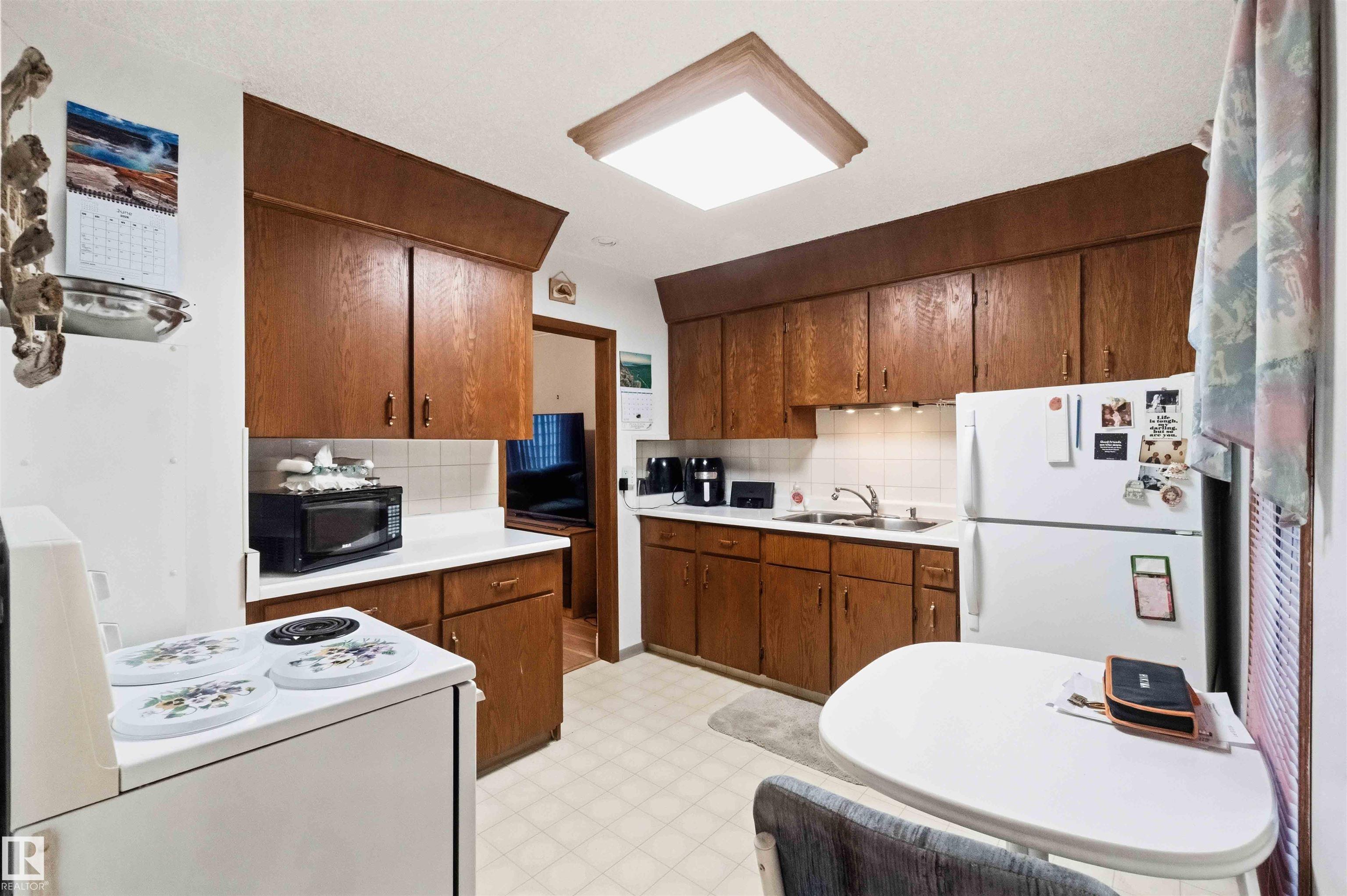 https://zimg.paragon.ice.com/ParagonImages/Property/PM/RAE/225407321/9/0/0/dedcf10f3eace97d2a6e2ef567598b6a/1/e9e638459752239eca554633f5e9528e/225407321-843e6c16-4d45-4951-bfc7-3f31229fb7d0.JPG