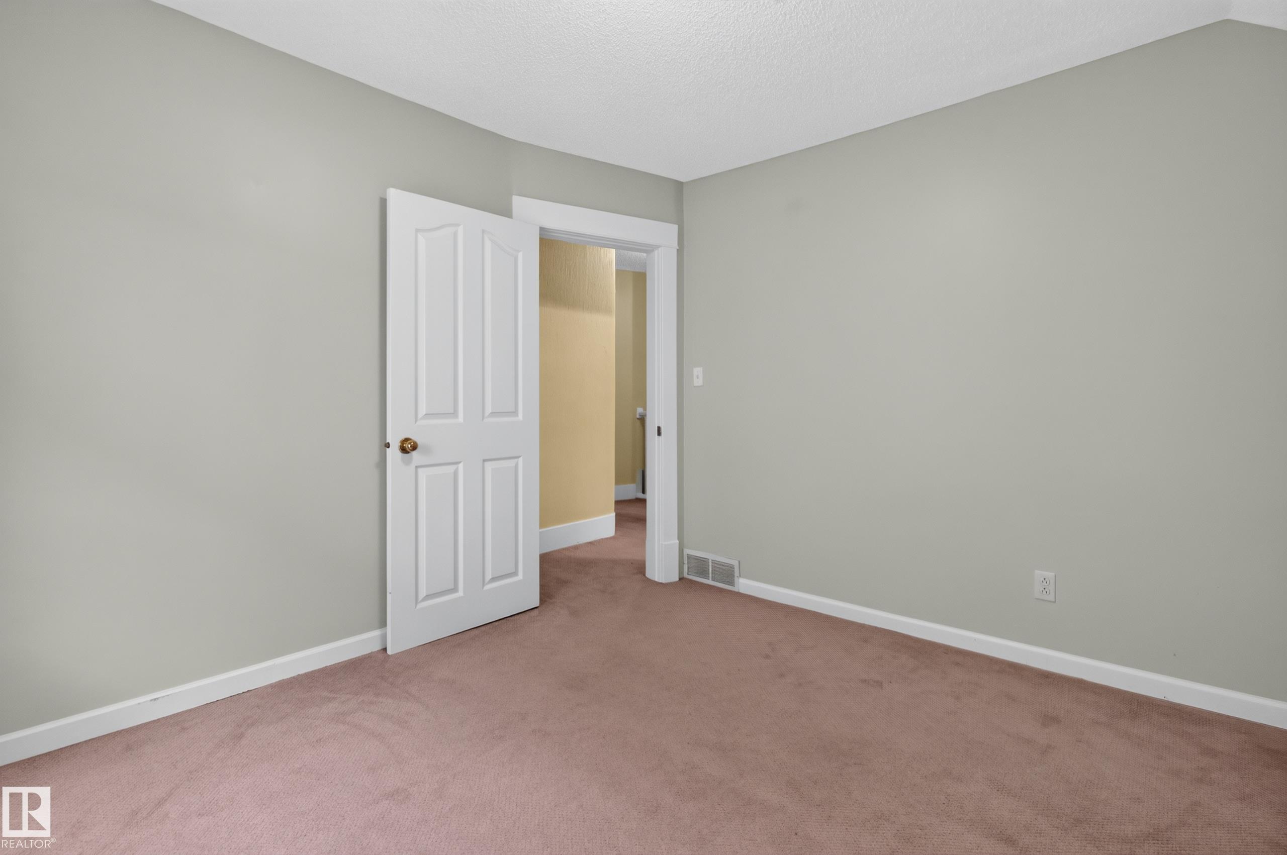 https://zimg.paragon.ice.com/ParagonImages/Property/PM/RAE/225407328/38/0/0/01aa7aa5419cdd5856d205d441f6297a/1/2ff7dfa8789c35f3c22c999f13d0458b/225407328-3d196fe4-9d1c-4e4b-ba0c-0f1737c8907e.JPG