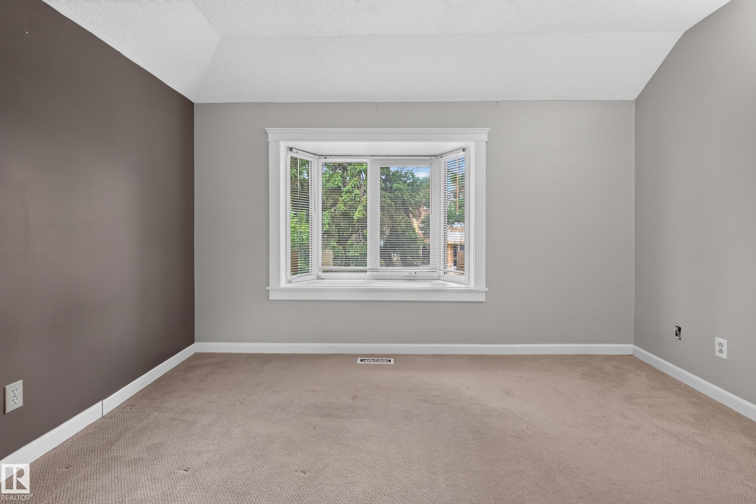 https://zimg.paragon.ice.com/ParagonImages/Property/PM/RAE/225407328/40/0/0/e3edc3d839f5d6d3102add325ed4468b/1/2ff7dfa8789c35f3c22c999f13d0458b/225407328-e970c0d0-5a0d-44db-ad98-45fba64abbec.JPG