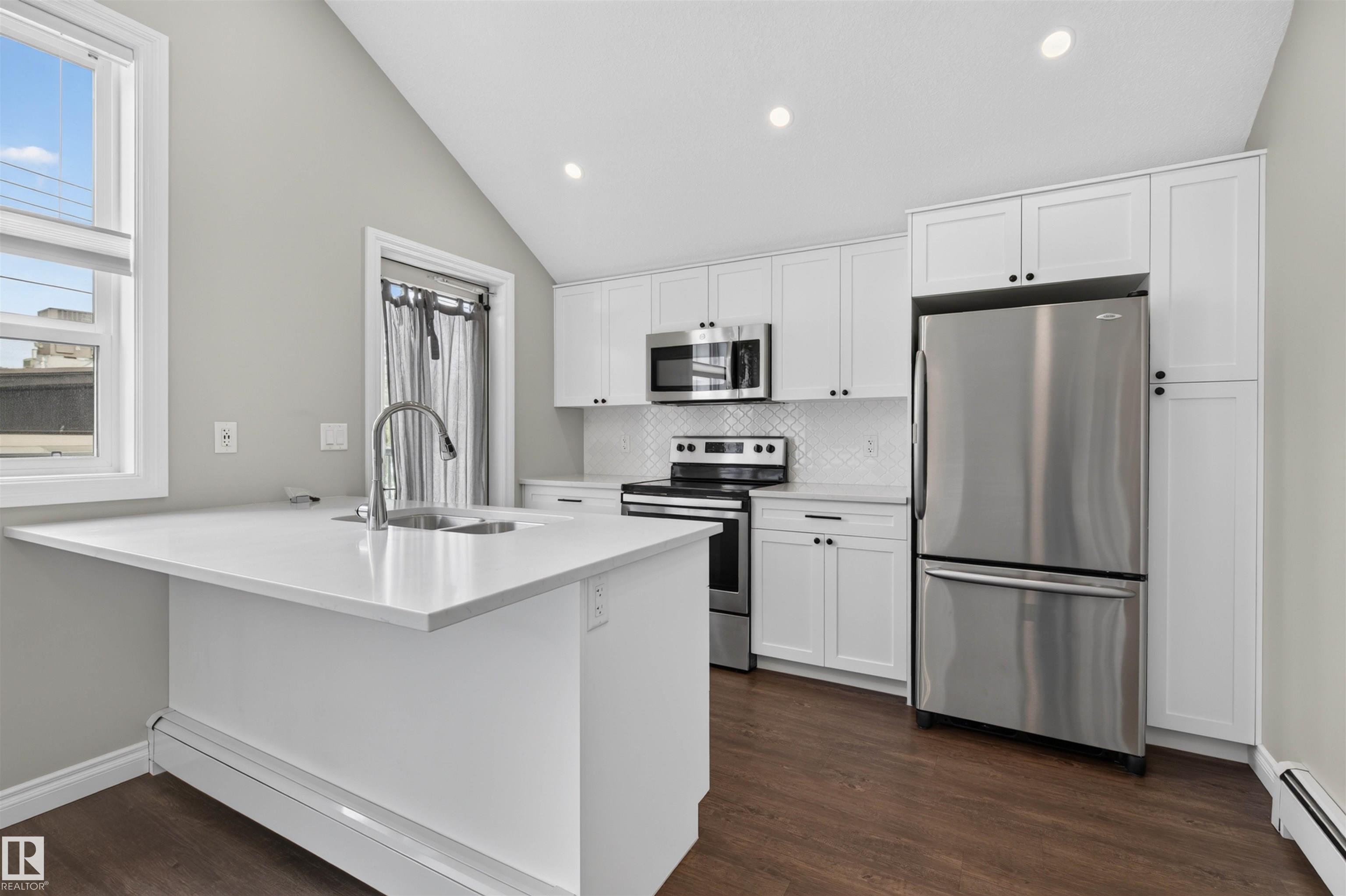 https://zimg.paragon.ice.com/ParagonImages/Property/PM/RAE/225407328/8/0/0/d8ff09d3052a83acd95657c46b3abb6a/1/2ff7dfa8789c35f3c22c999f13d0458b/225407328-23c25e7c-7d20-4d74-b6bd-bef3fbc93a77.JPG