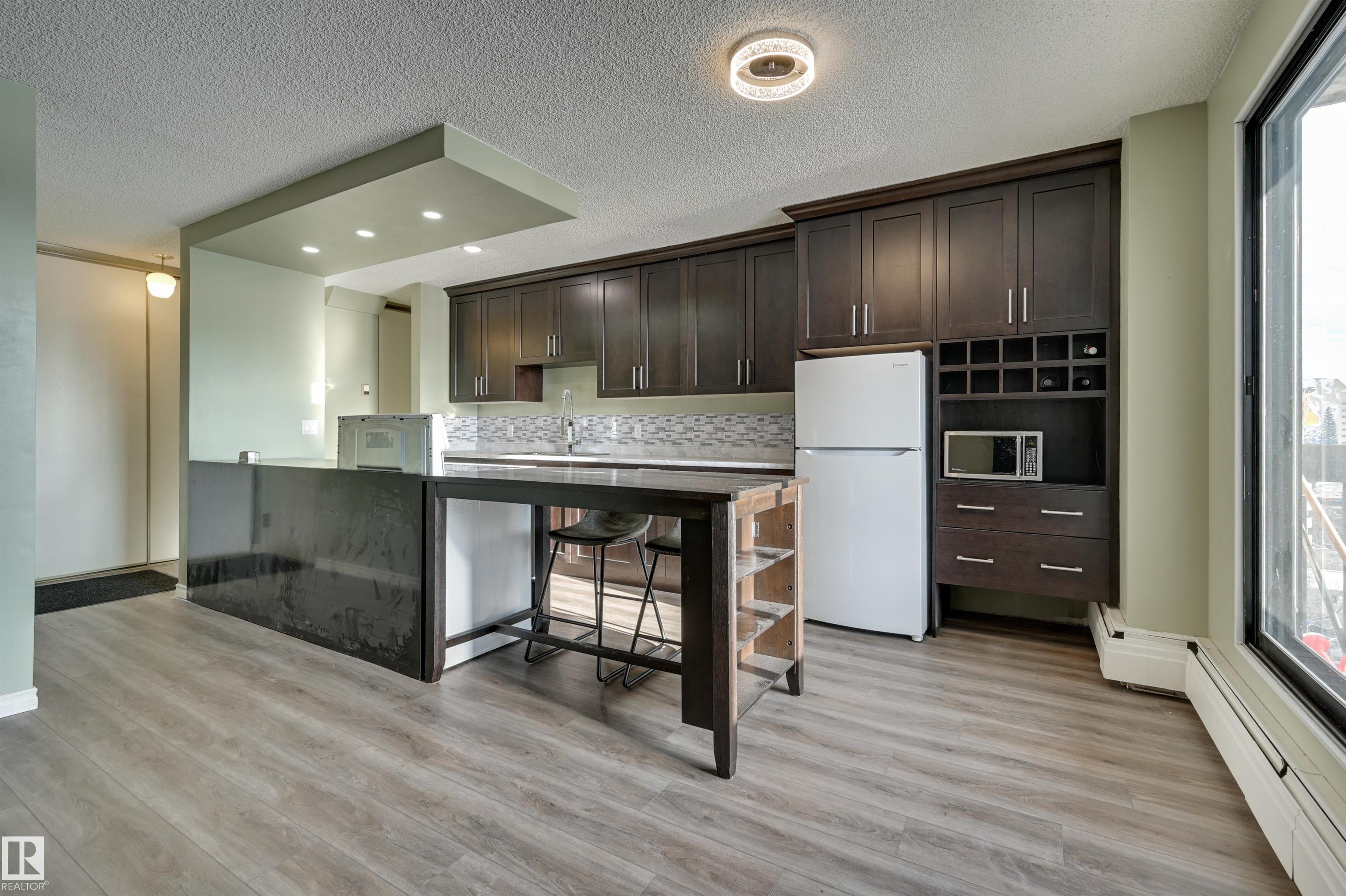 Photo 8 at 1003 - 10155 114 Street NW, Wîhkwêntôwin, Edmonton