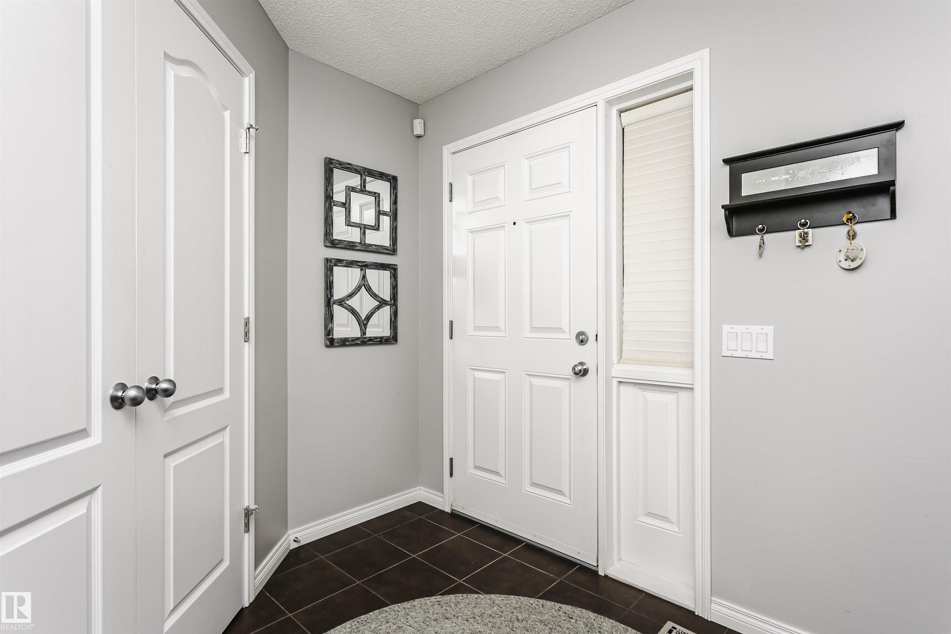 Photo 3 at 34 Norwood Close, North Ridge, St. Albert