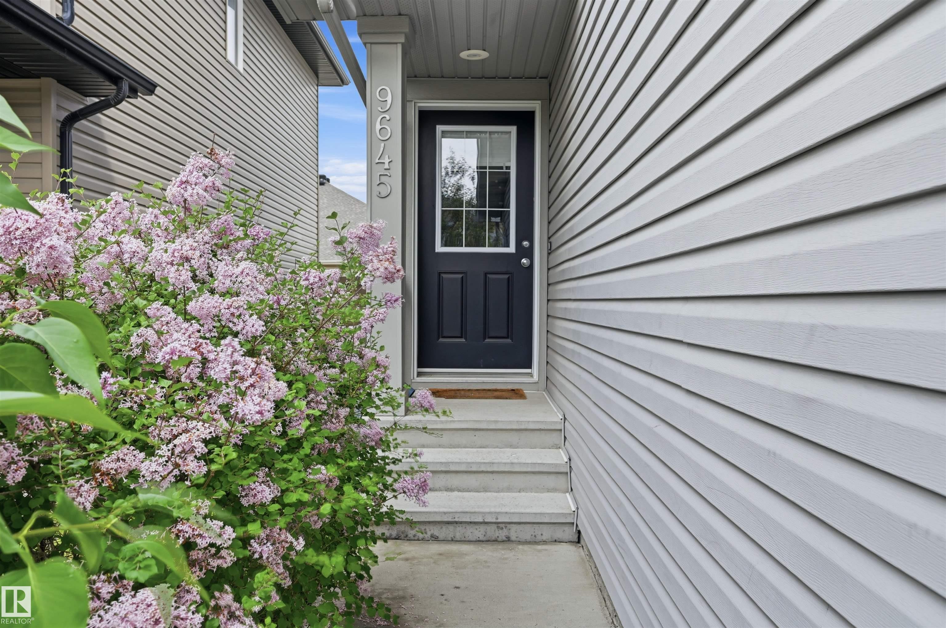 Photo 2 at 9645 Simpson Place NW, South Terwillegar, Edmonton