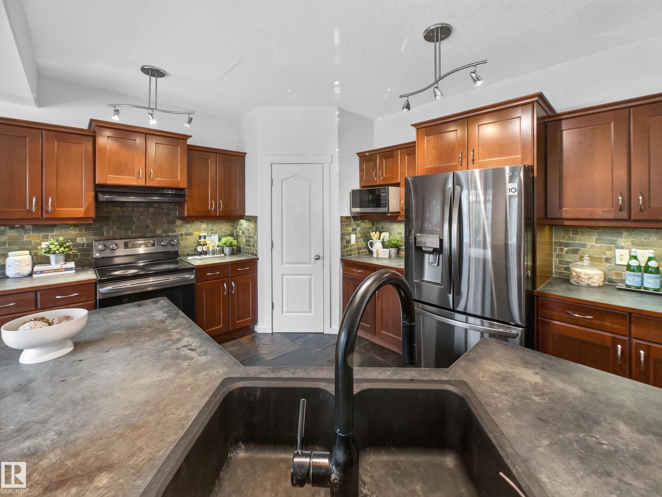 Photo 14 at 205 Sheppard Court SW, Summerside, Edmonton