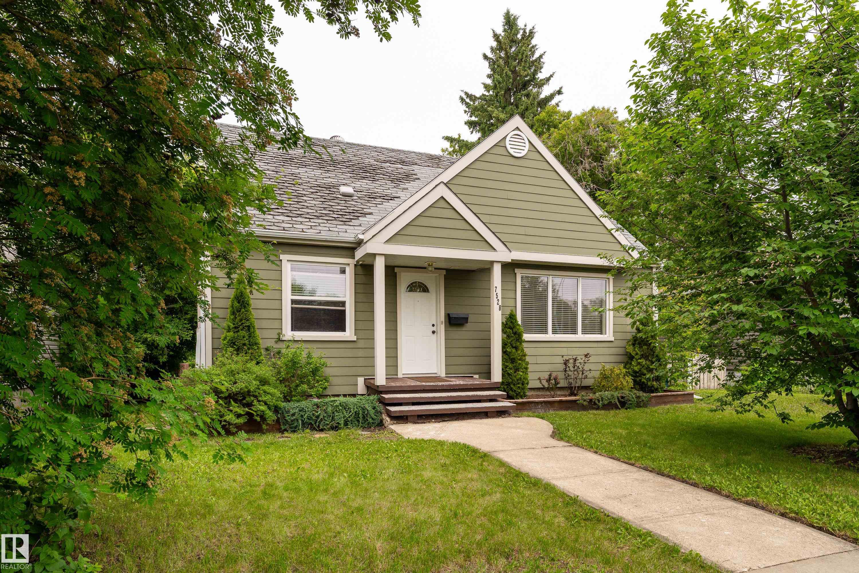Photo 2 at 7528 82 Avenue NW, Idylwylde, Edmonton