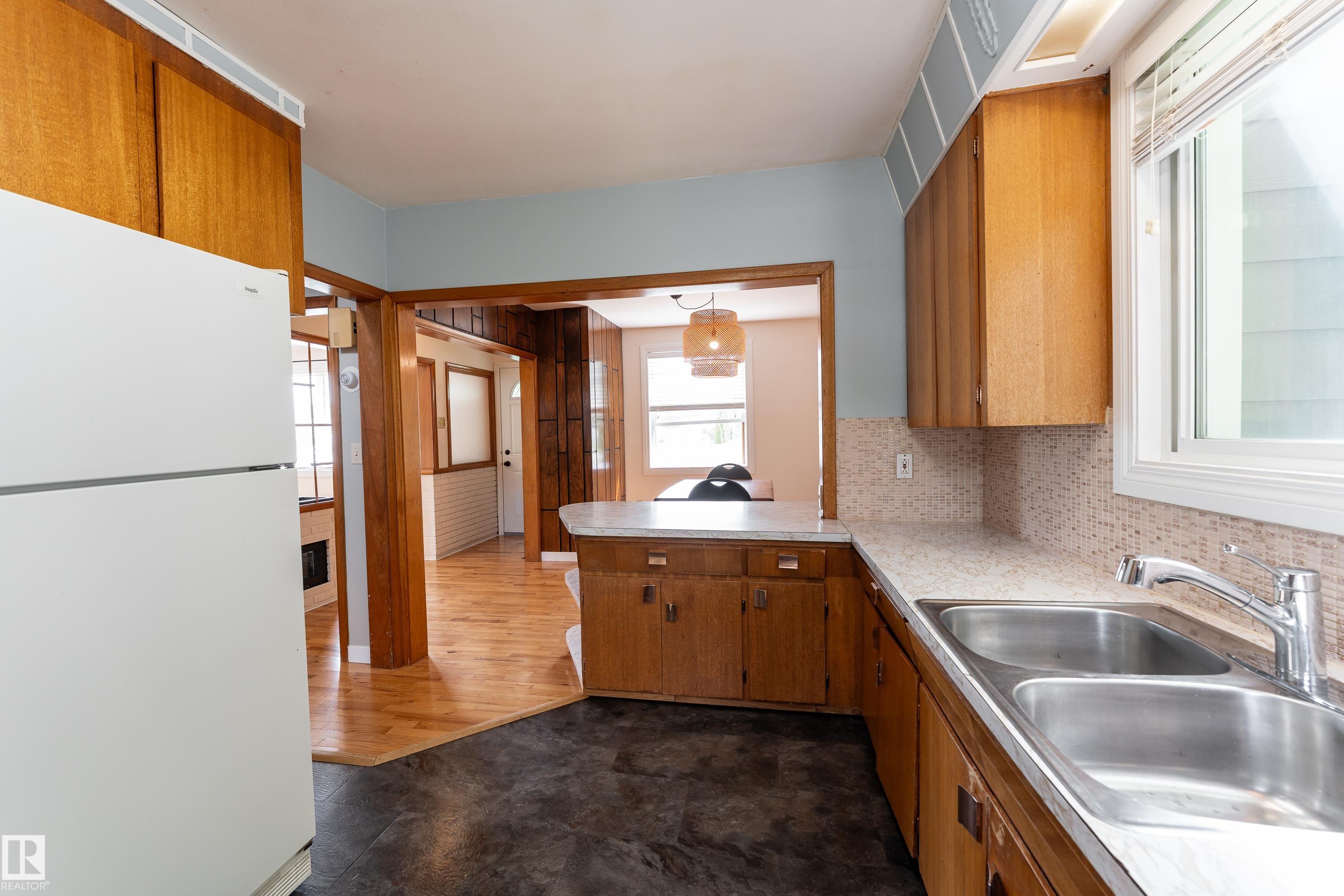 Photo 17 at 7528 82 Avenue NW, Idylwylde, Edmonton