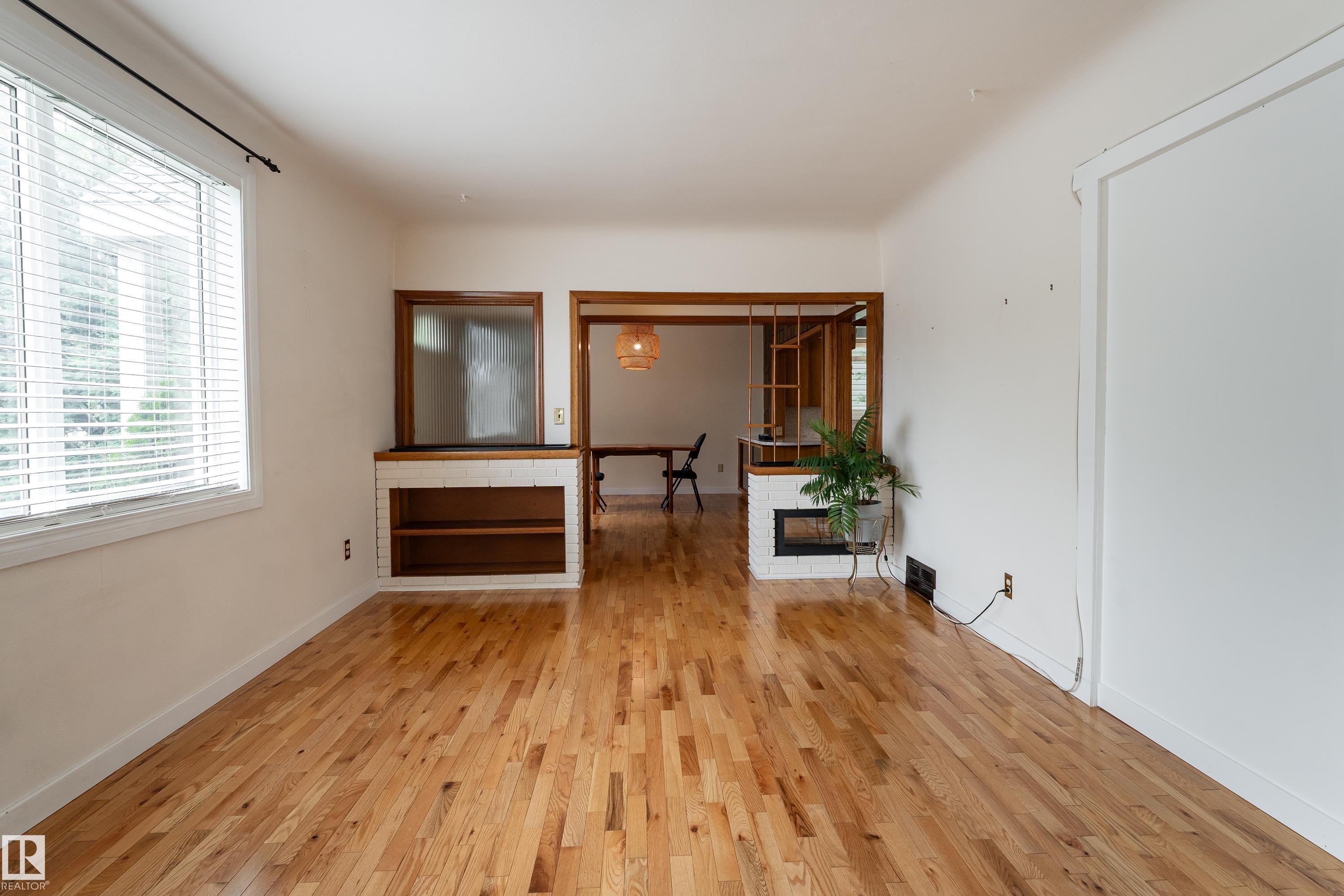 Photo 4 at 7528 82 Avenue NW, Idylwylde, Edmonton