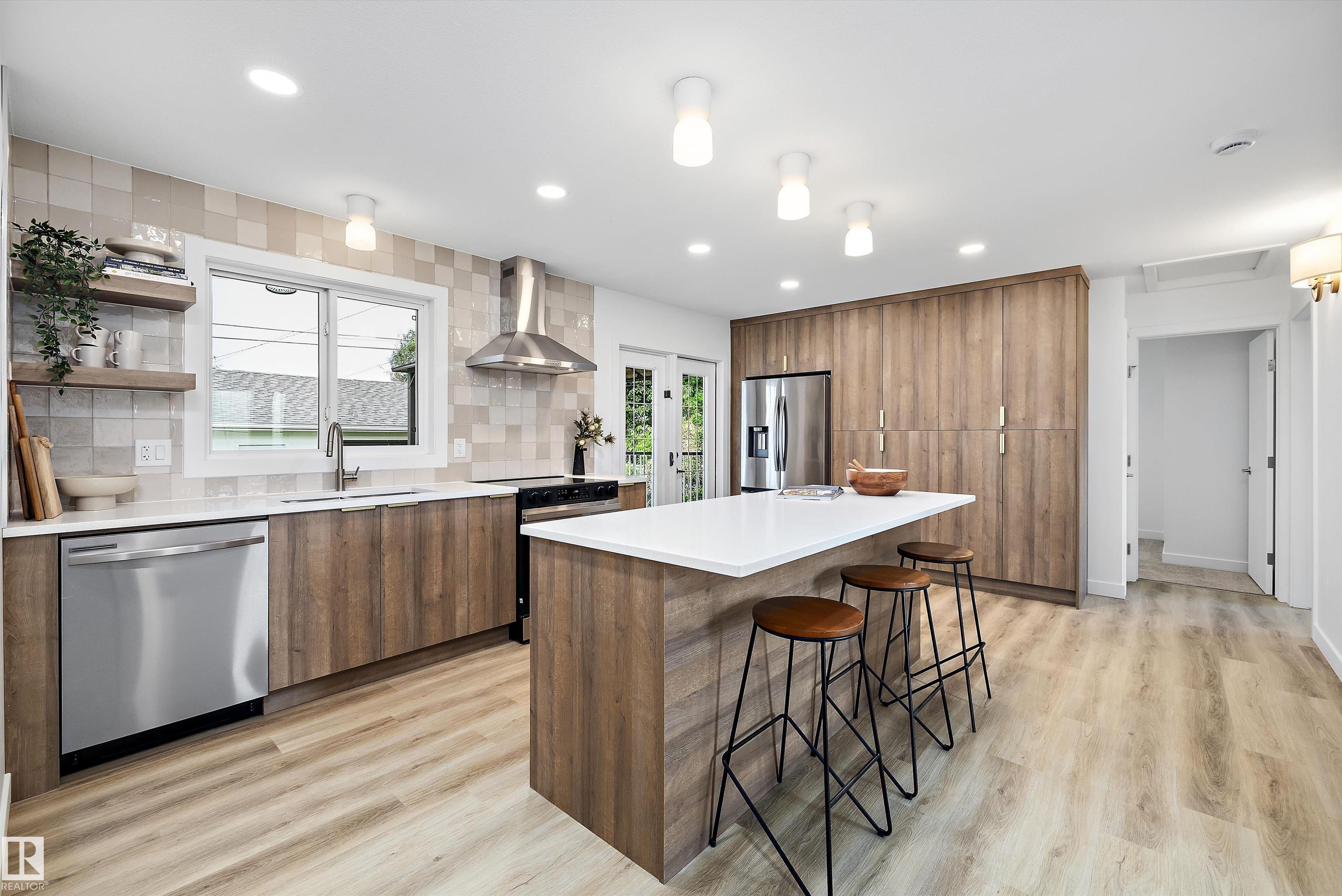 Photo 8 at 7004 93 Avenue NW, Ottewell, Edmonton