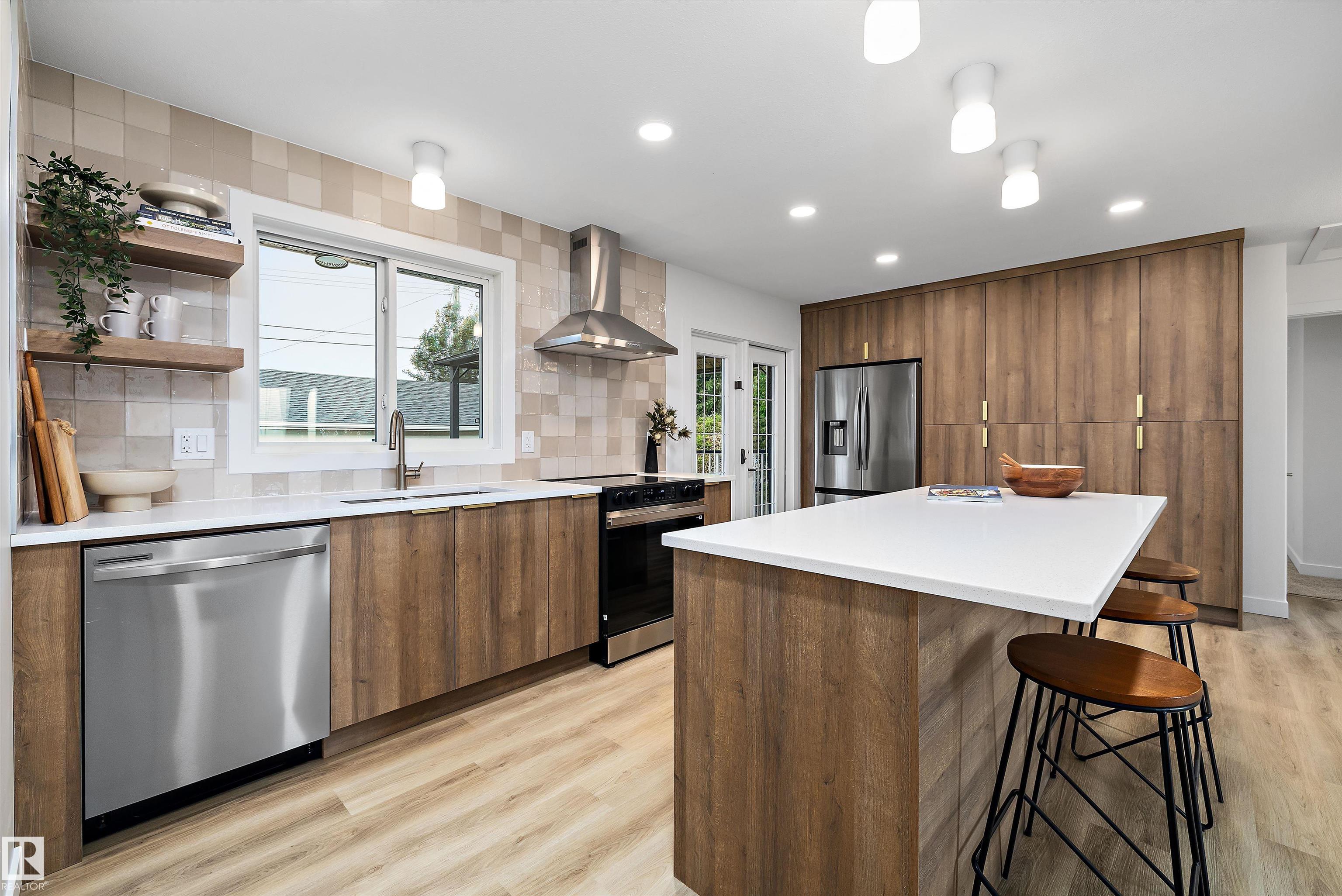 Photo 9 at 7004 93 Avenue NW, Ottewell, Edmonton