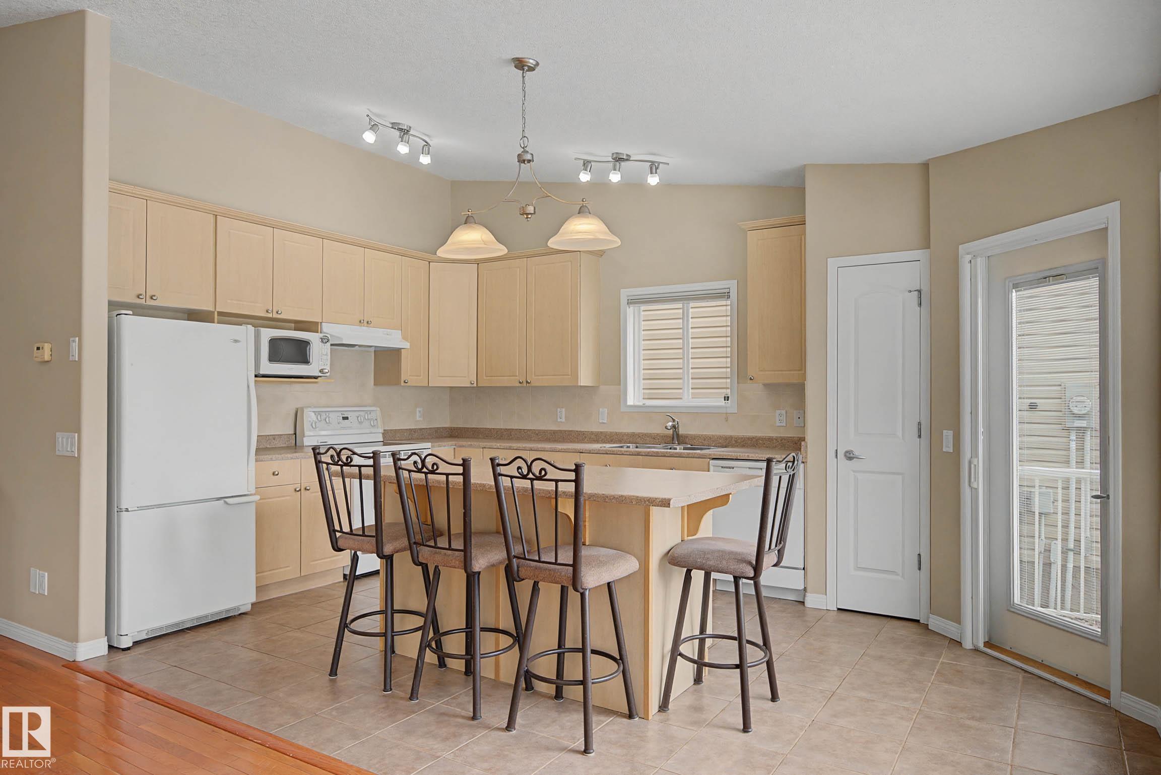 Photo 11 at 6 - 2031 Brennan Crescent NW, Breckenridge Greens, Edmonton