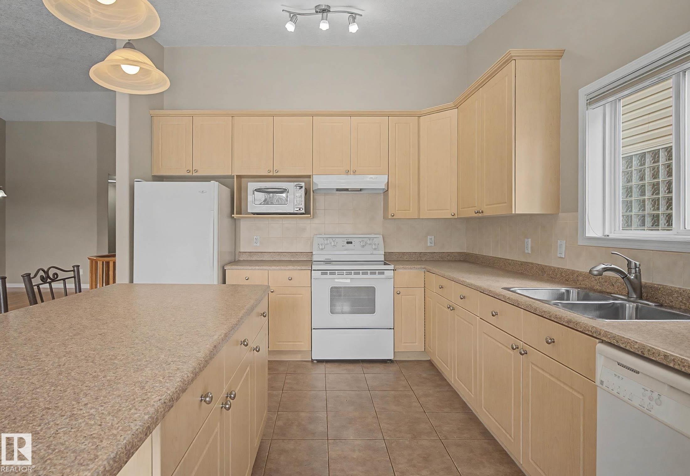 Photo 13 at 6 - 2031 Brennan Crescent NW, Breckenridge Greens, Edmonton