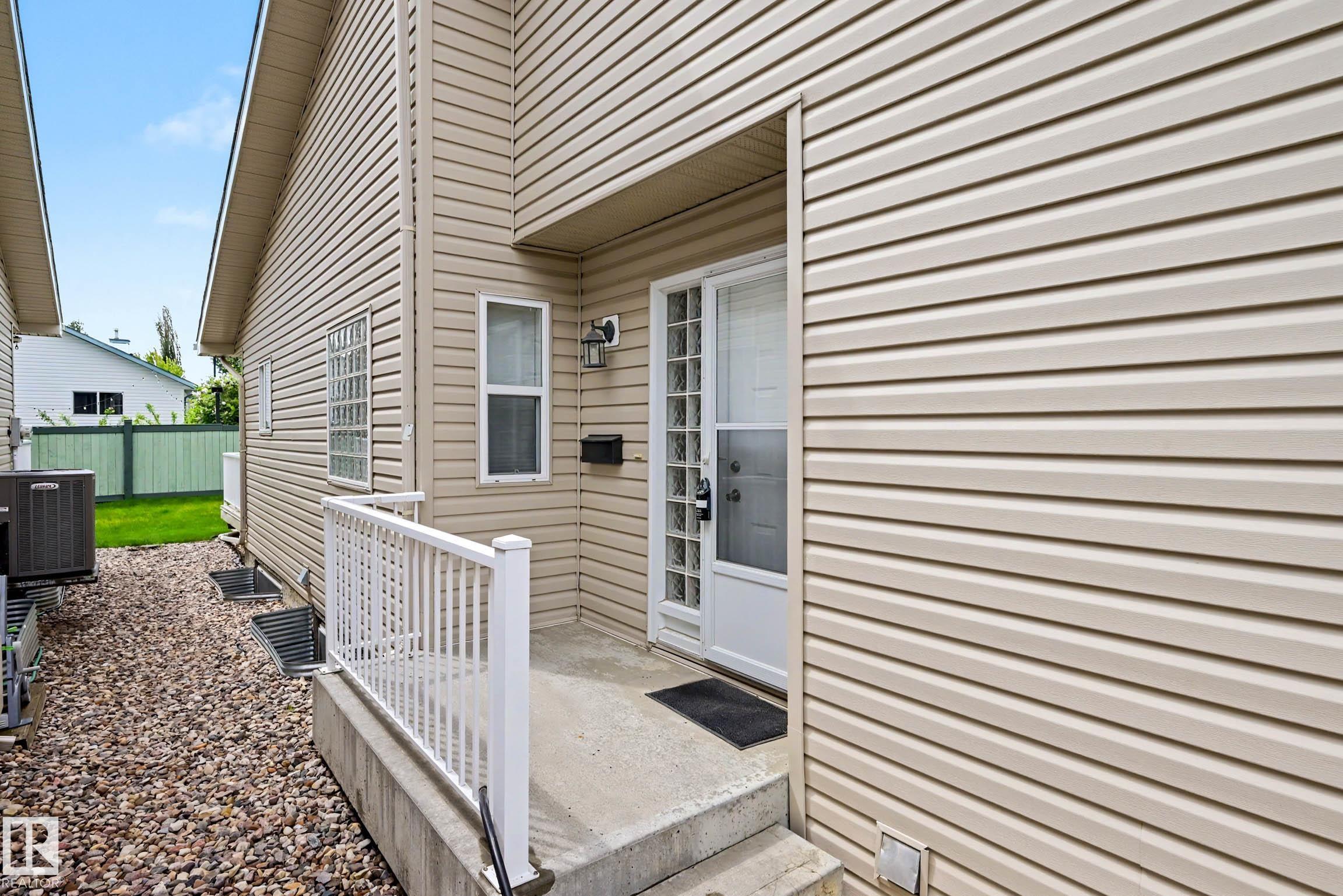 Photo 3 at 6 - 2031 Brennan Crescent NW, Breckenridge Greens, Edmonton