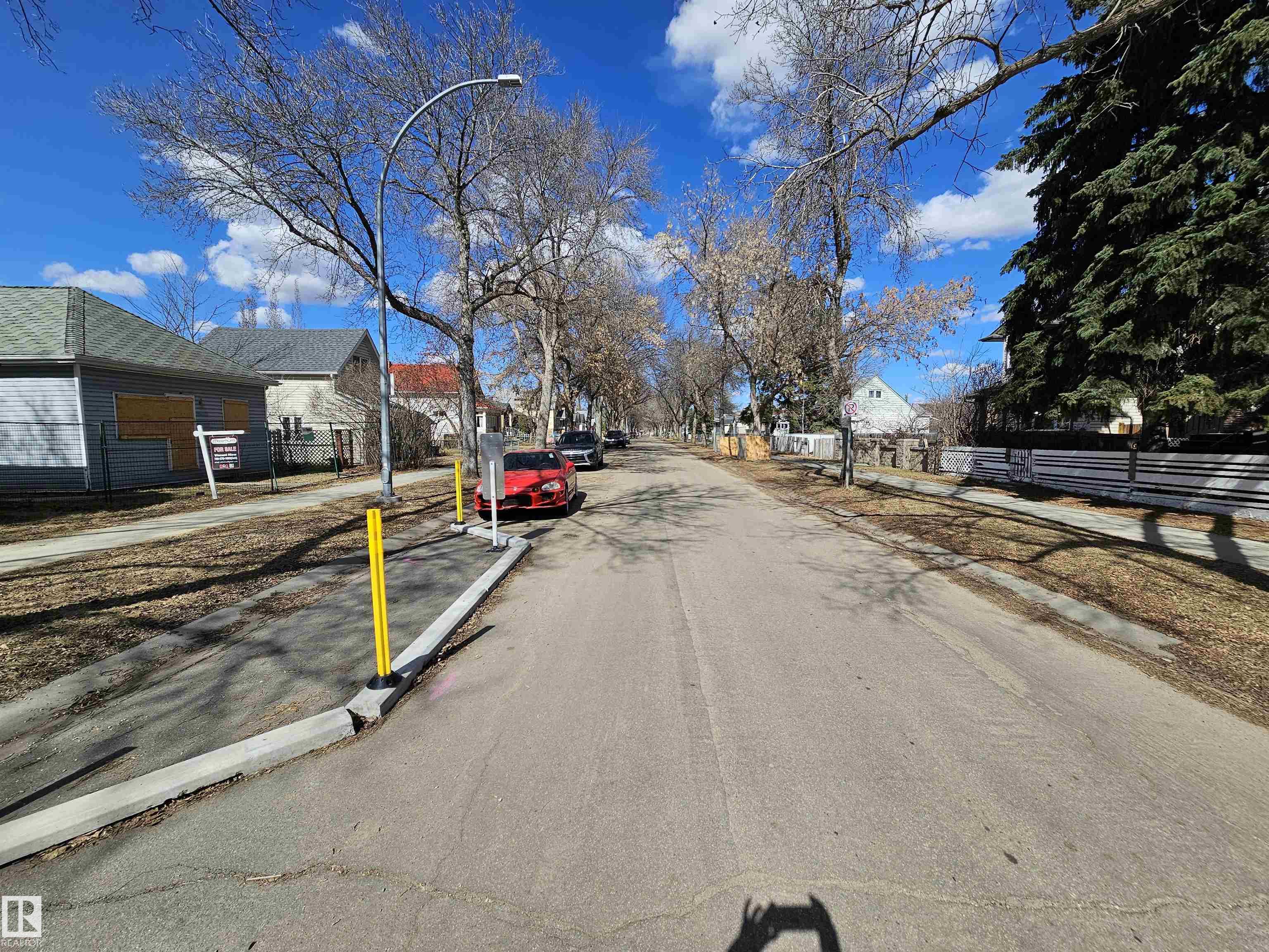 Photo 2 at 11406 88 Street NW, Parkdale, Edmonton