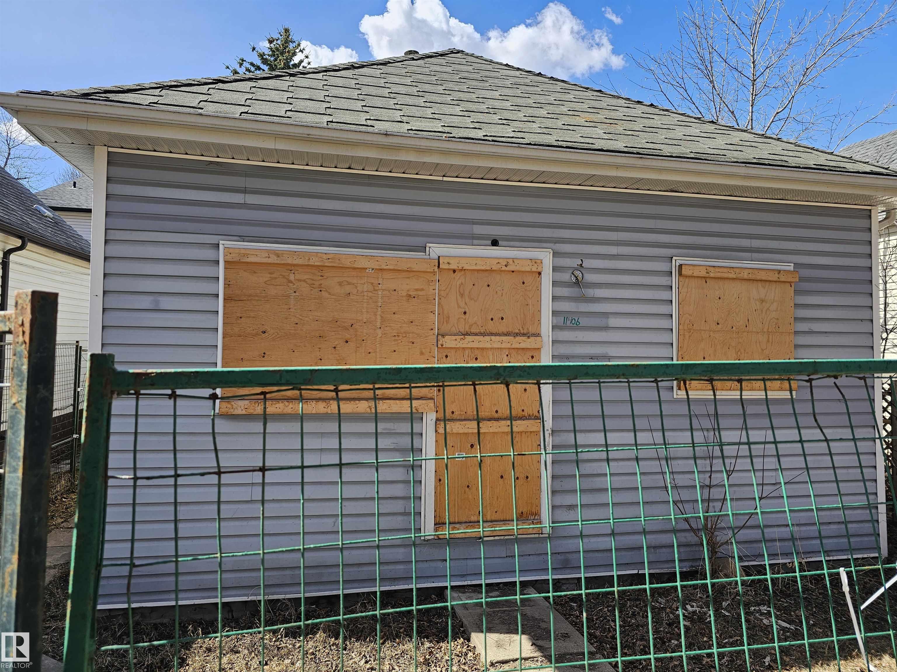Photo 5 at 11406 88 Street NW, Parkdale, Edmonton