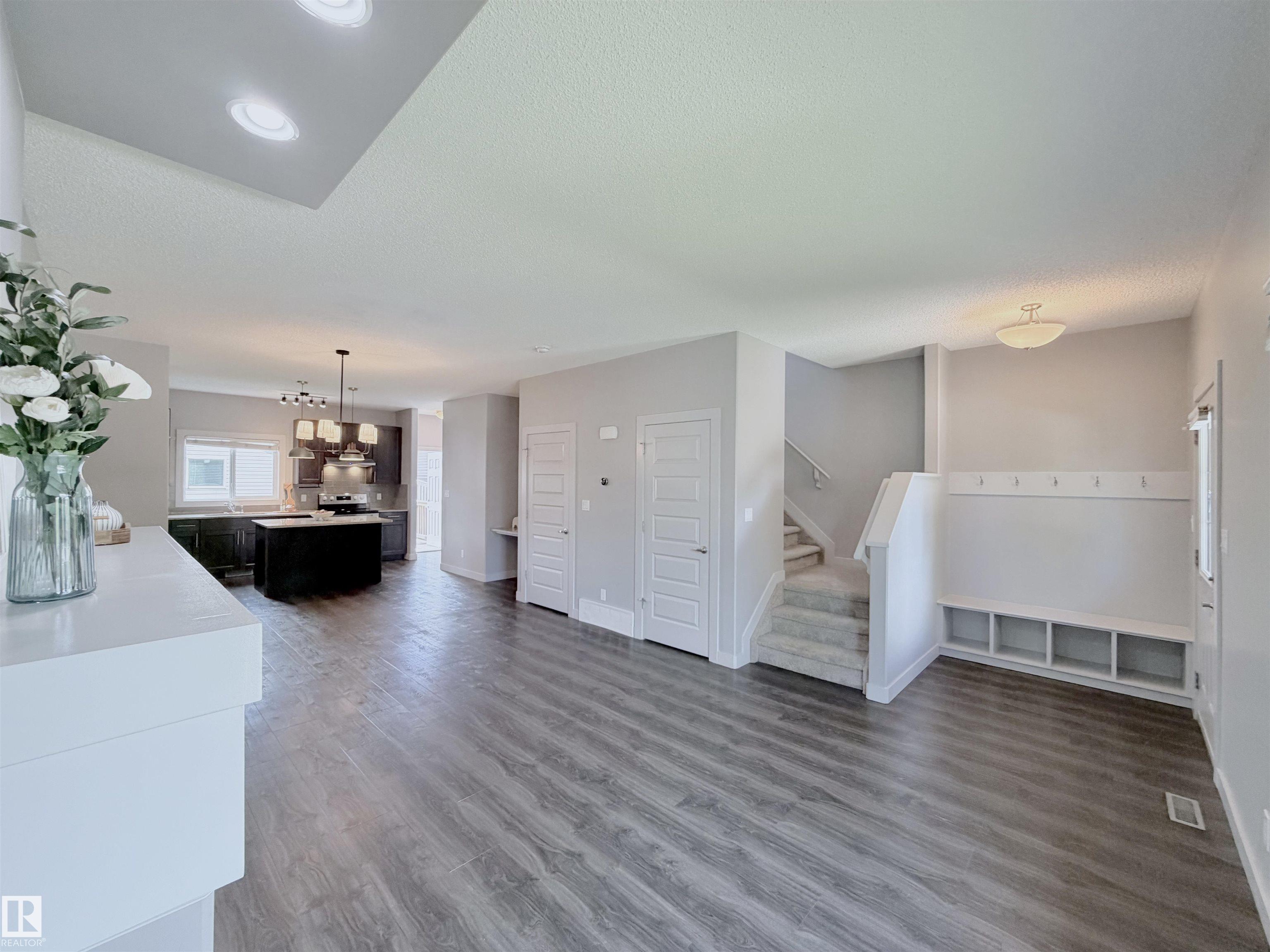 Photo 2 at 6925 Cardinal Wynd SW, Chappelle Area, Edmonton