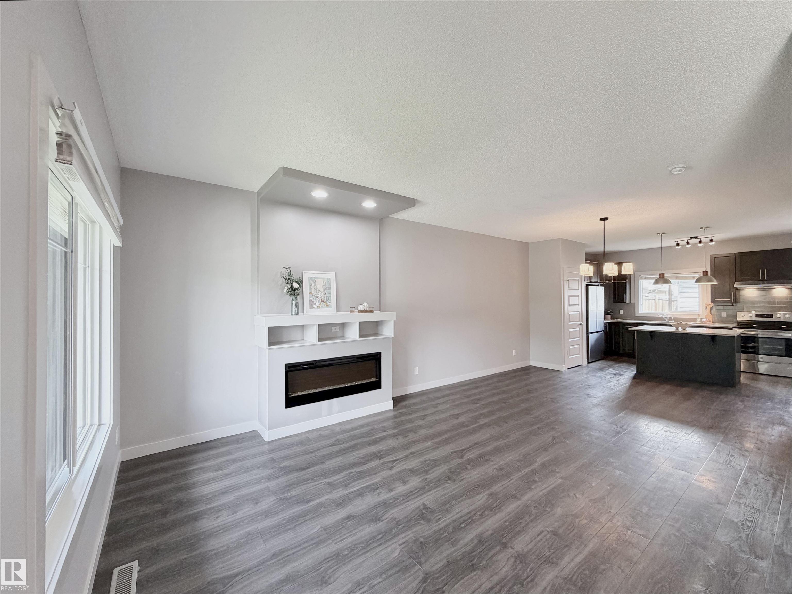 Photo 3 at 6925 Cardinal Wynd SW, Chappelle Area, Edmonton
