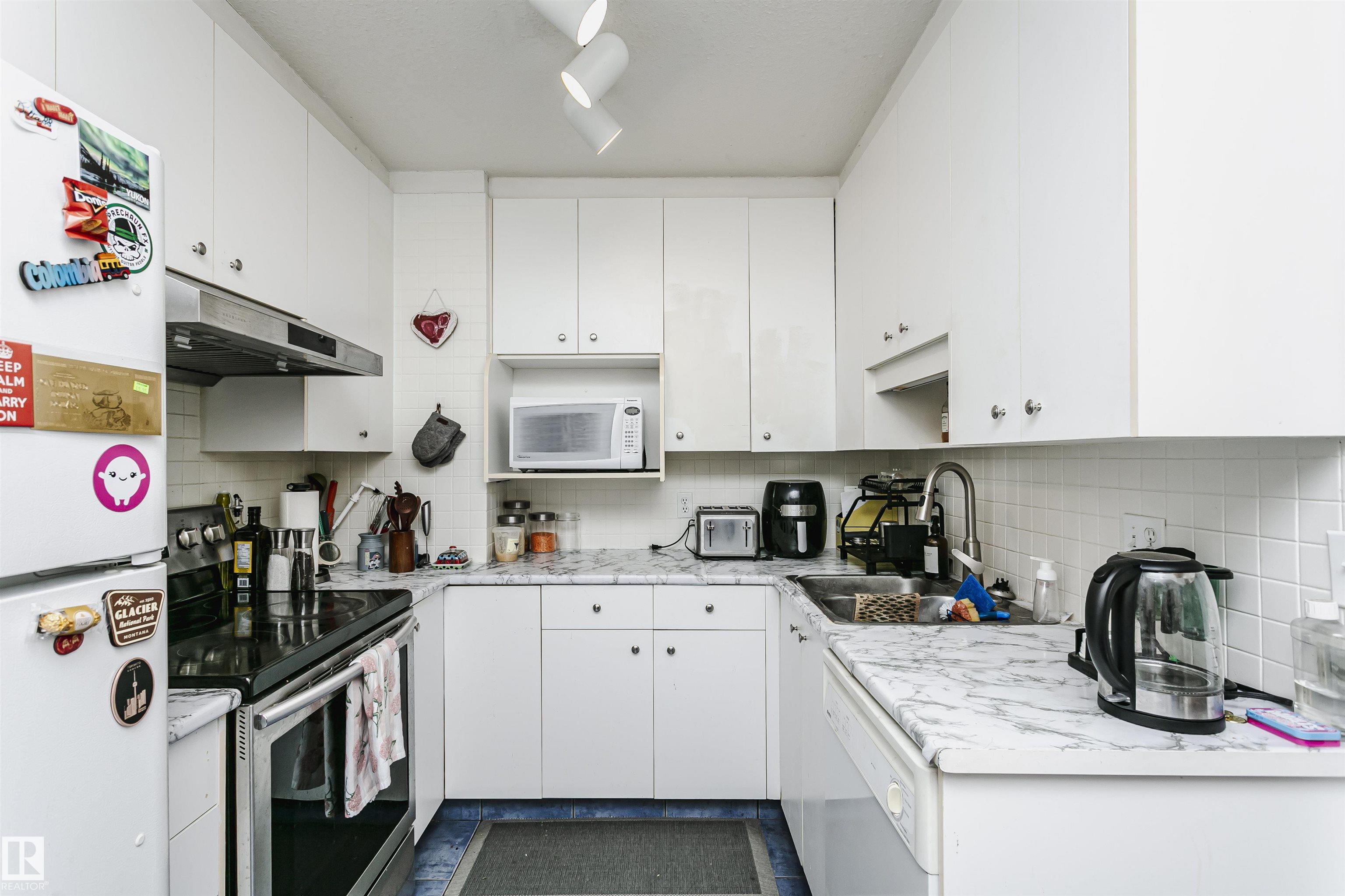 Photo 12 at 11105 81 Avenue NW, Garneau, Edmonton