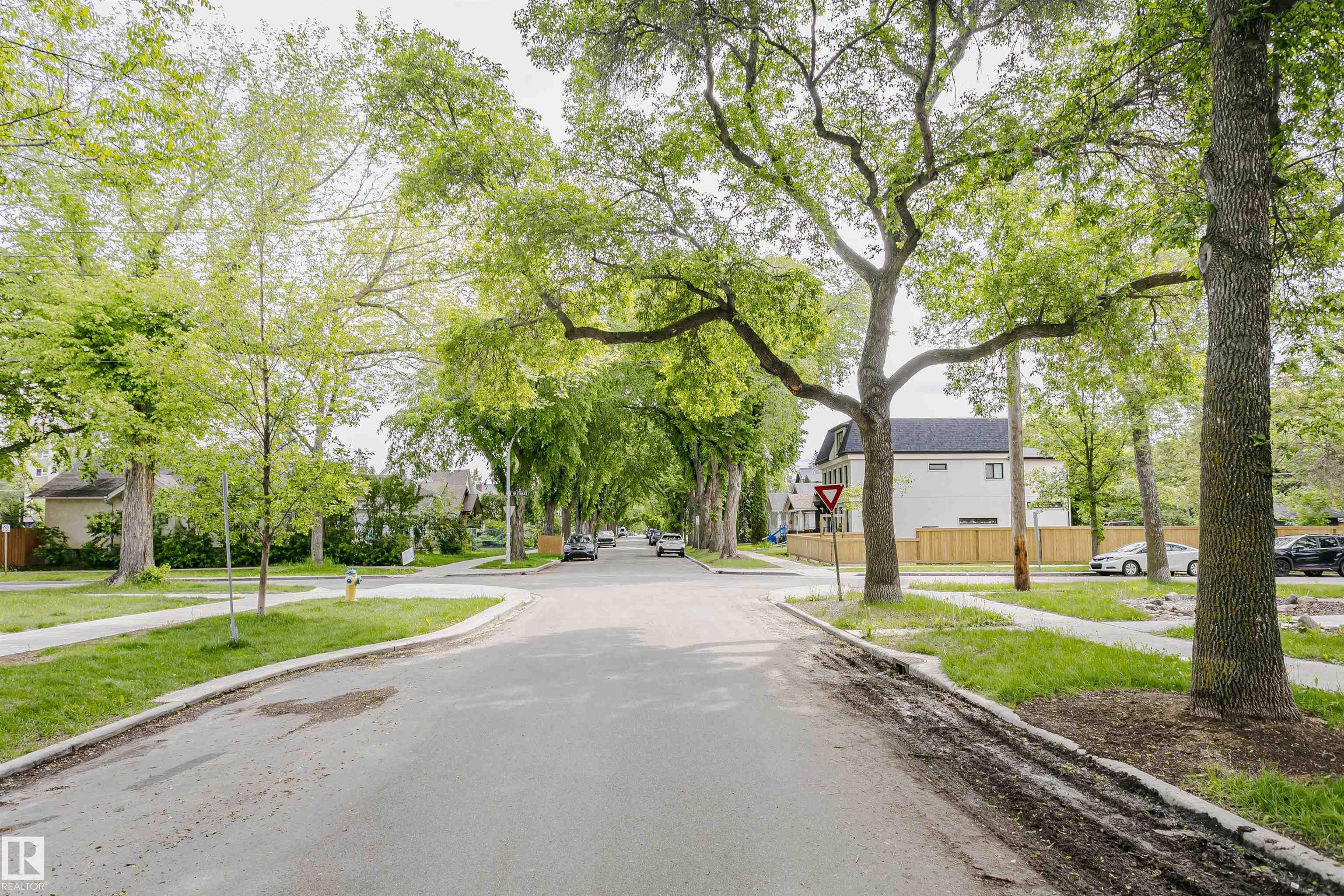 Photo 32 at 11105 81 Avenue NW, Garneau, Edmonton