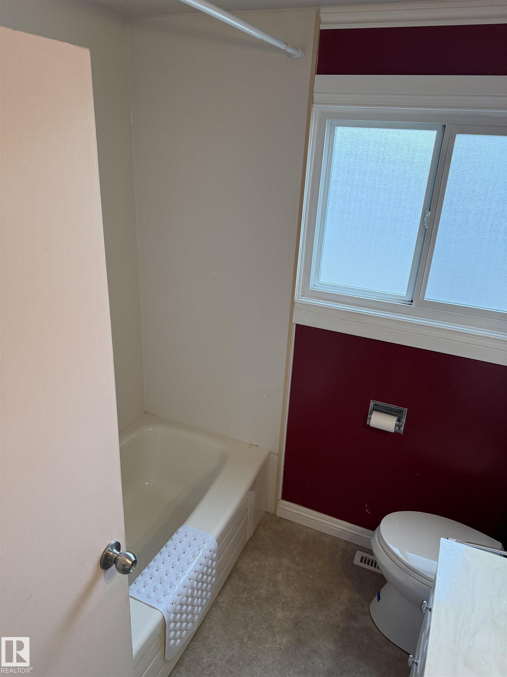 Photo 16 at 12916 95a Street NW, Killarney, Edmonton