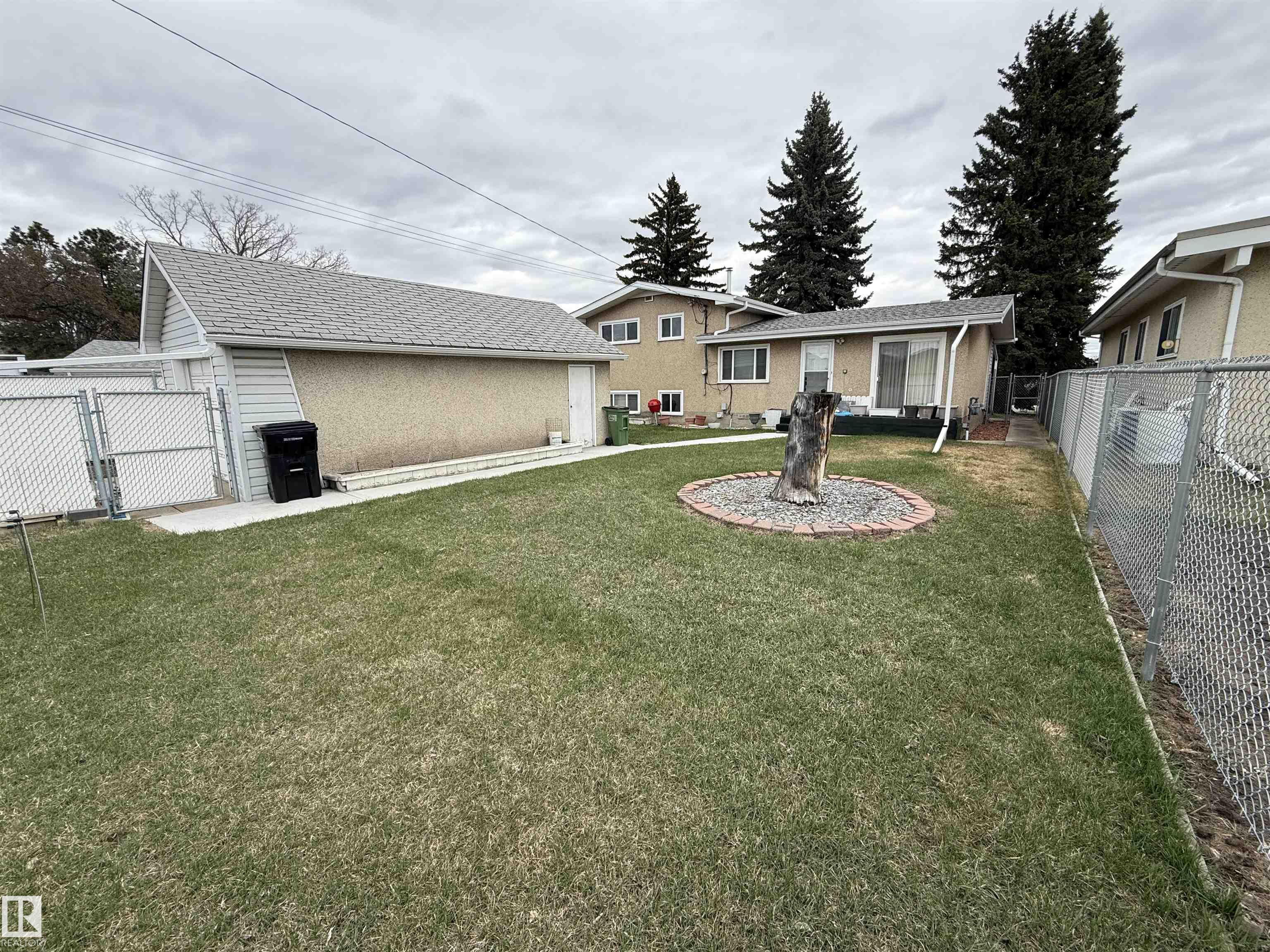 Photo 26 at 12916 95a Street NW, Killarney, Edmonton