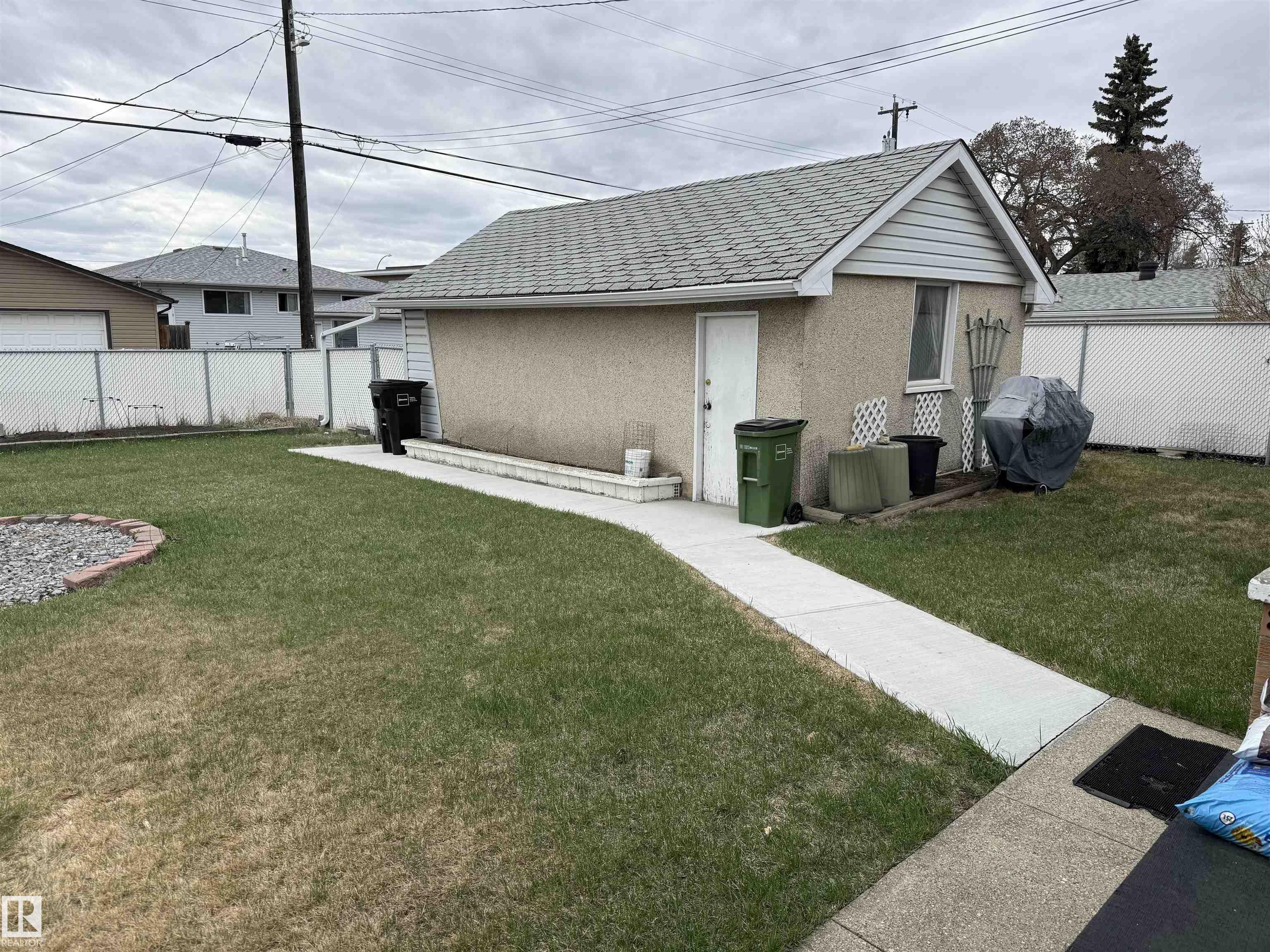 Photo 28 at 12916 95a Street NW, Killarney, Edmonton