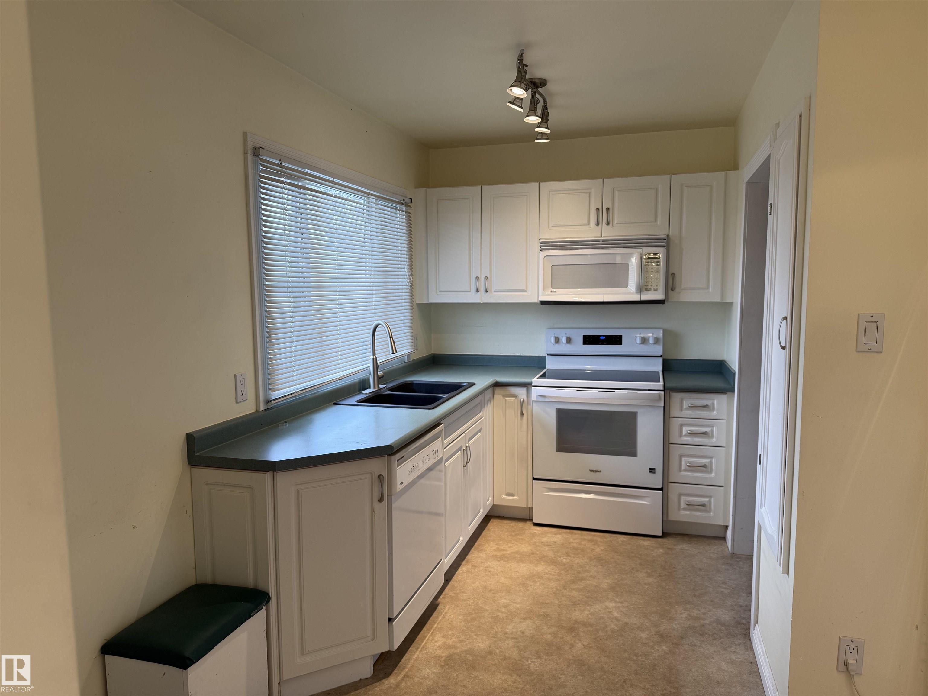 Photo 8 at 12916 95a Street NW, Killarney, Edmonton