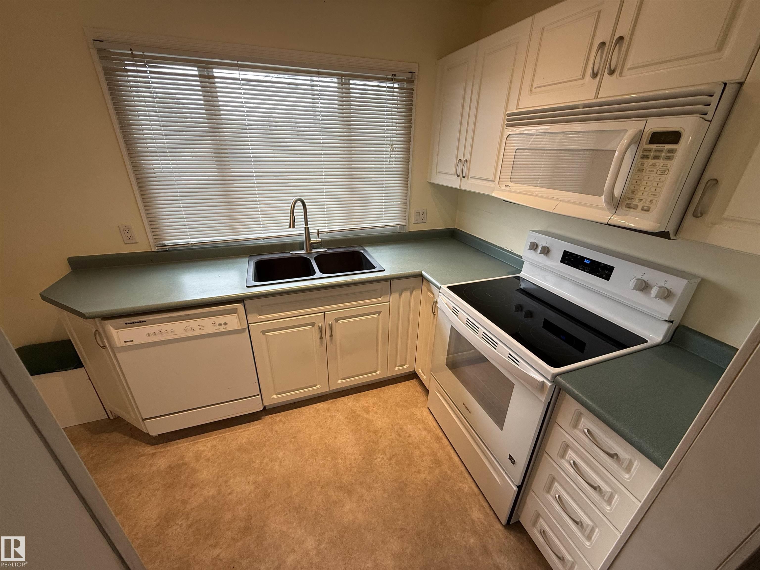 Photo 10 at 12916 95a Street NW, Killarney, Edmonton
