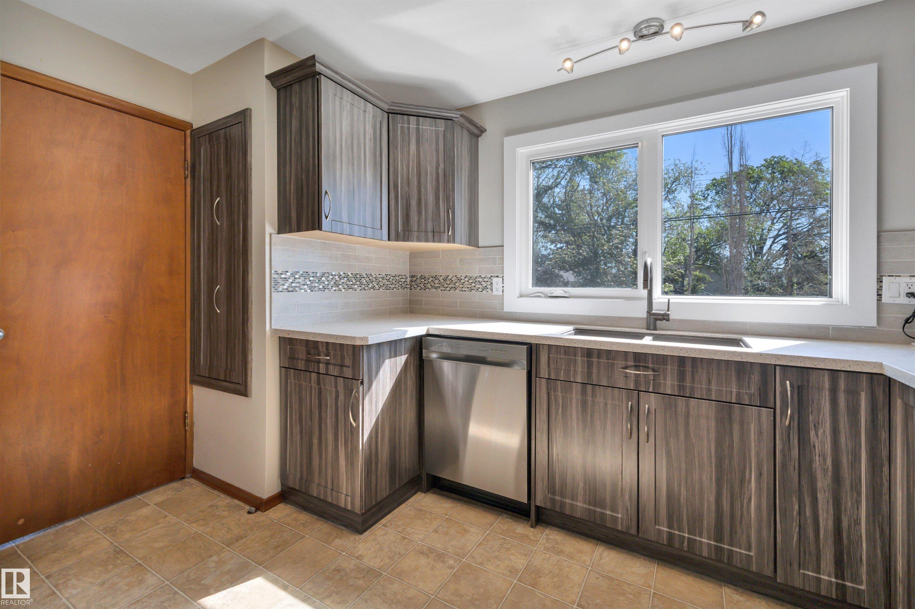 Photo 14 at 9835 74 Street NW, Terrace Heights, Edmonton