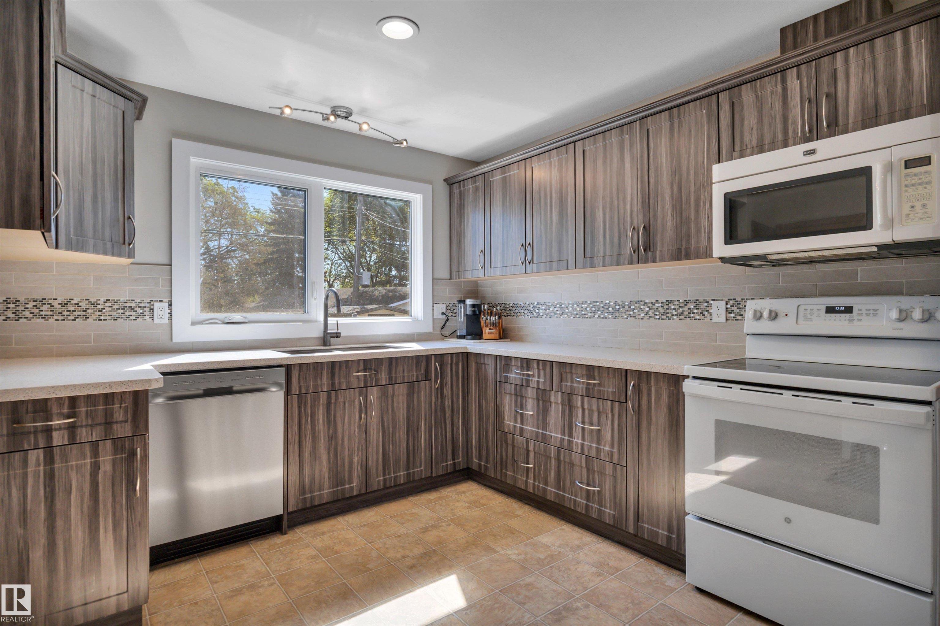 Photo 19 at 9835 74 Street NW, Terrace Heights, Edmonton