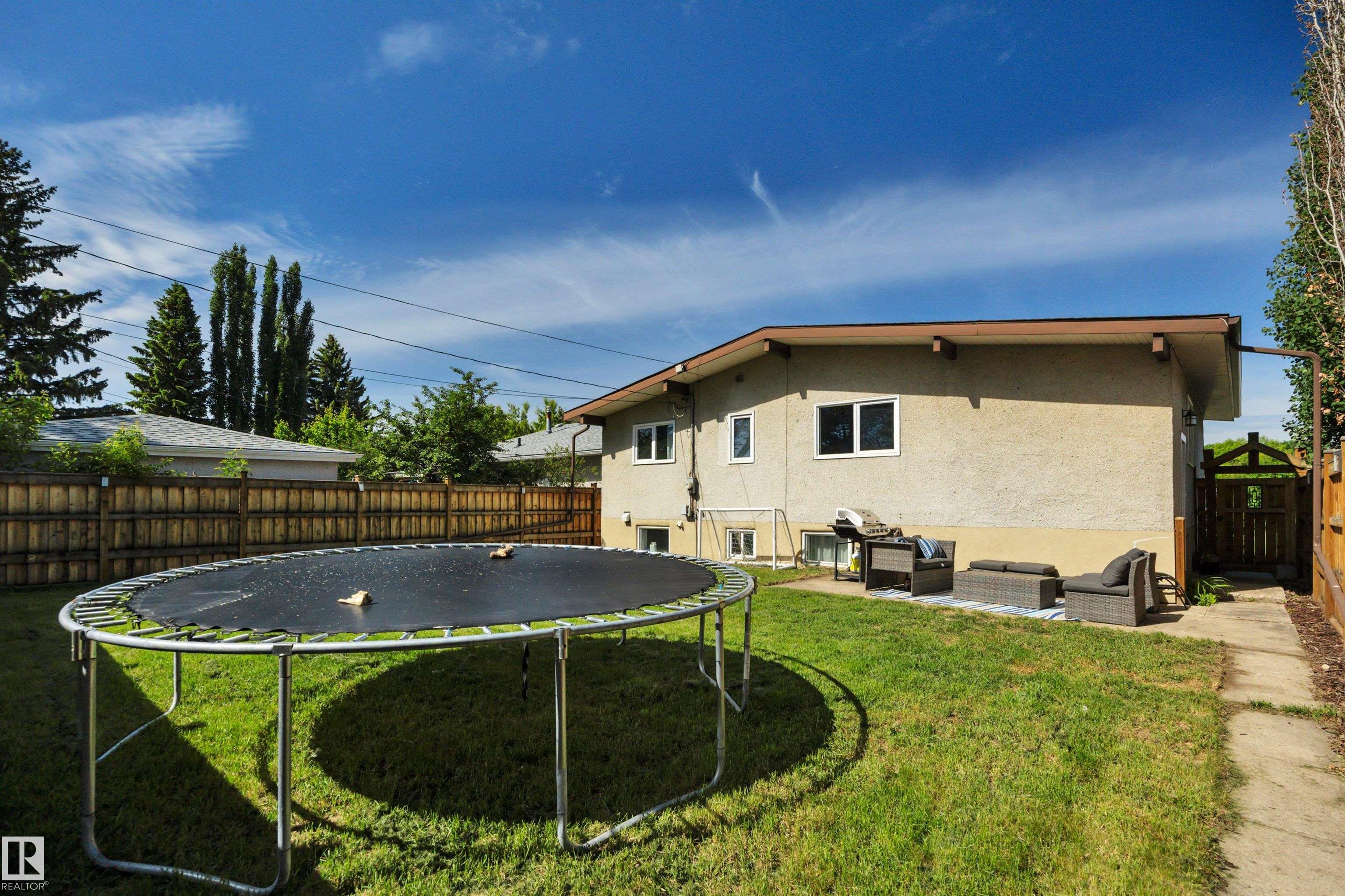 Photo 4 at 9835 74 Street NW, Terrace Heights, Edmonton