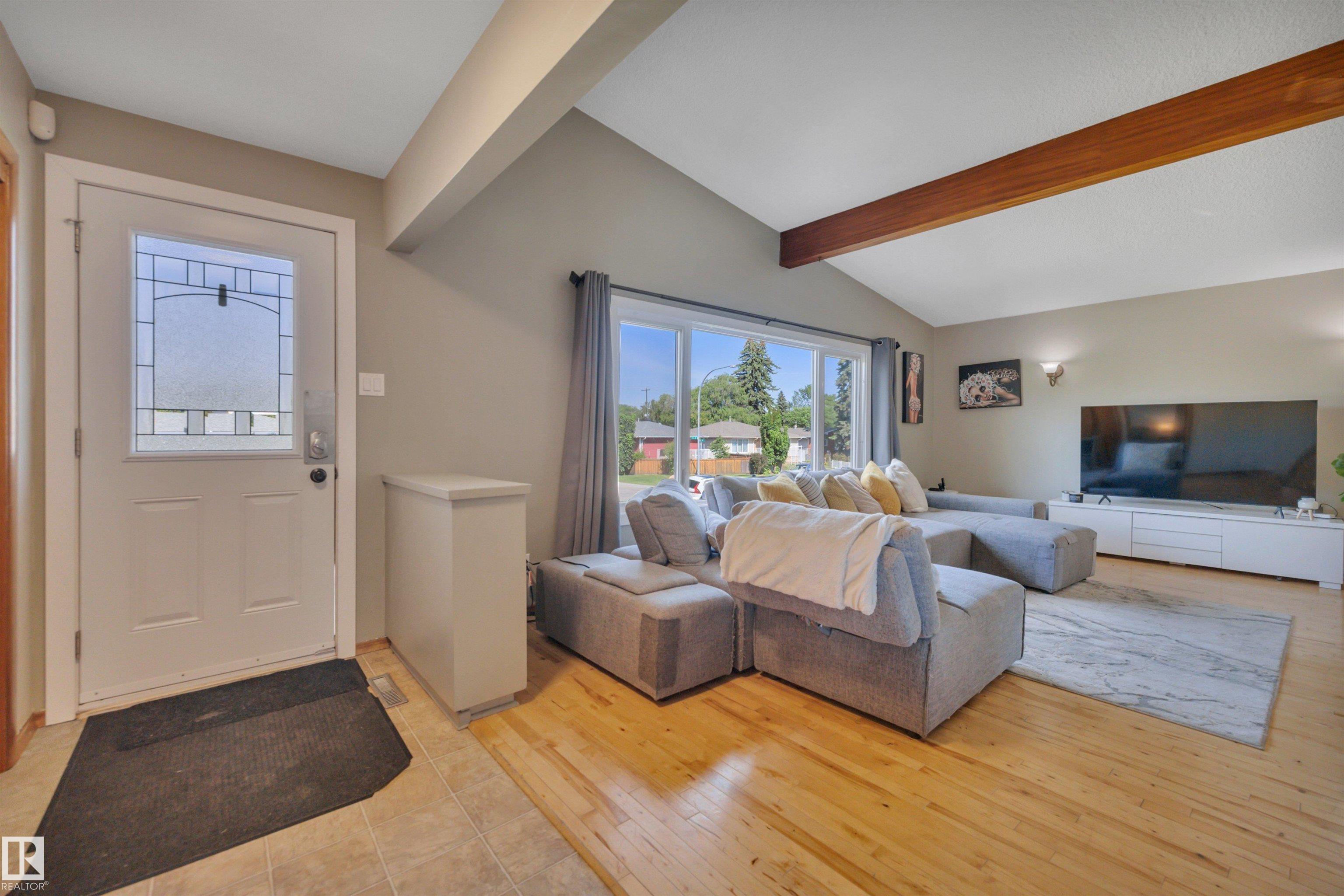 Photo 7 at 9835 74 Street NW, Terrace Heights, Edmonton