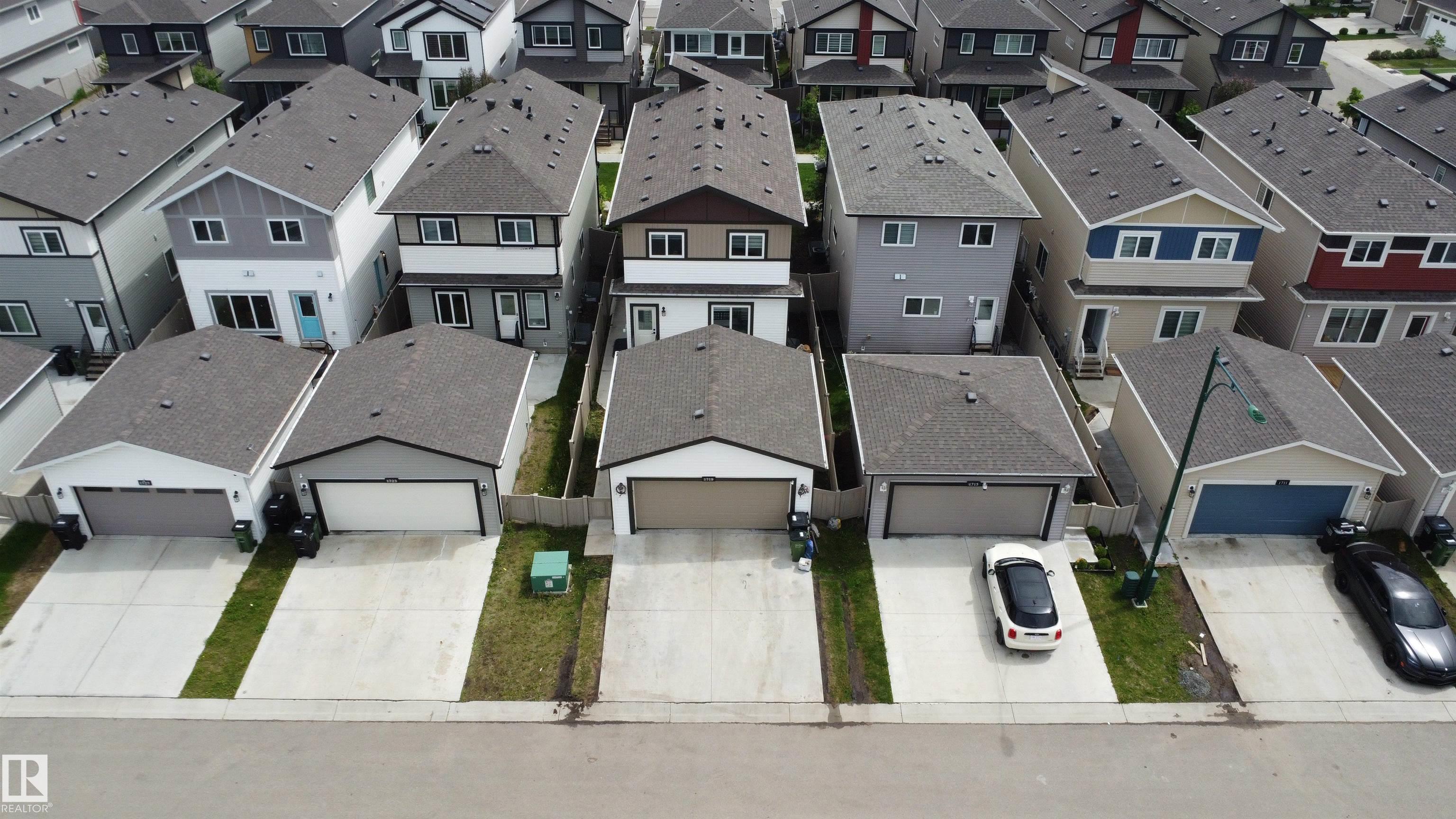 Photo 3 at 1719 26a Street NW, Laurel, Edmonton