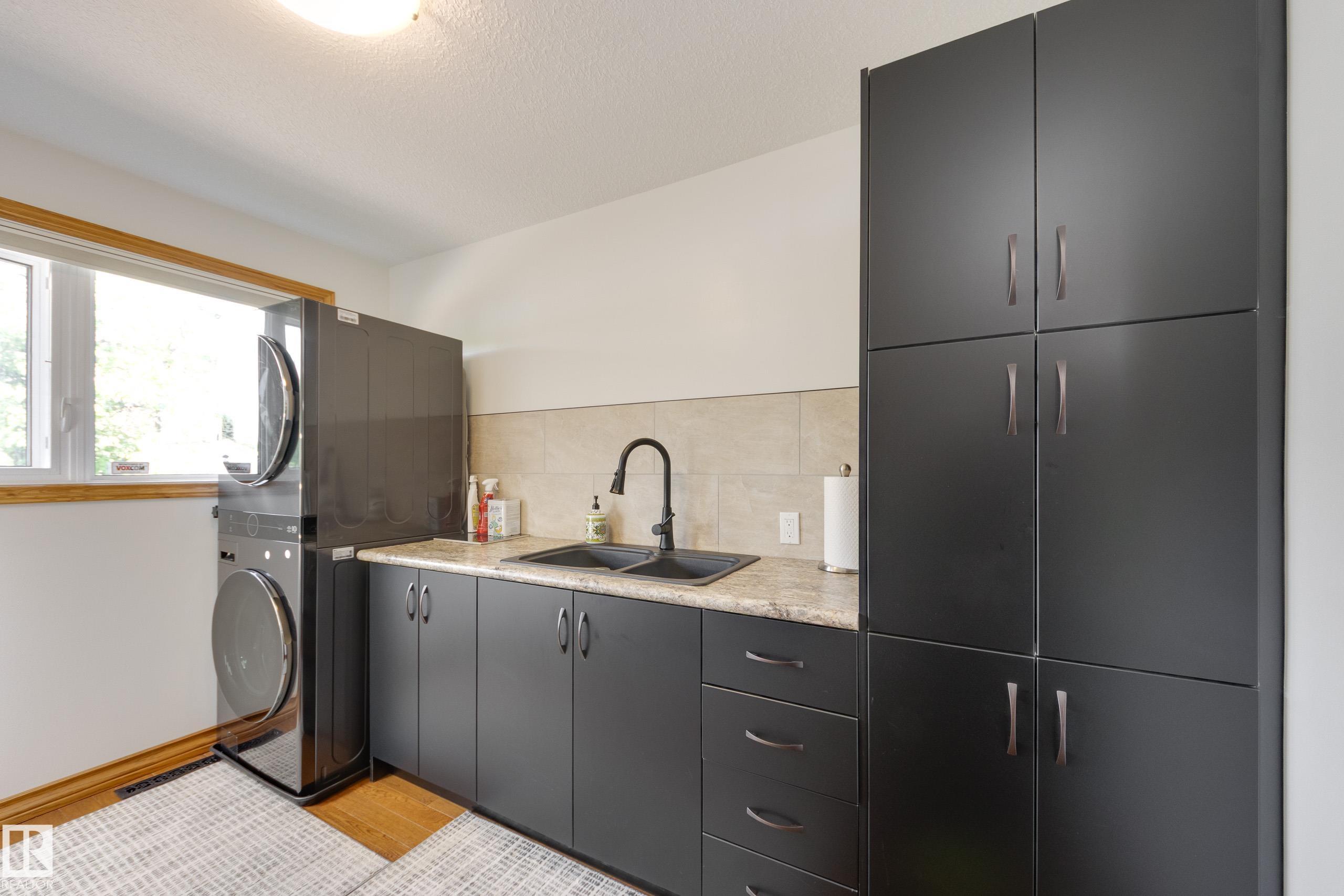 Photo 37 at 7216 103 Avenue NW, Terrace Heights, Edmonton
