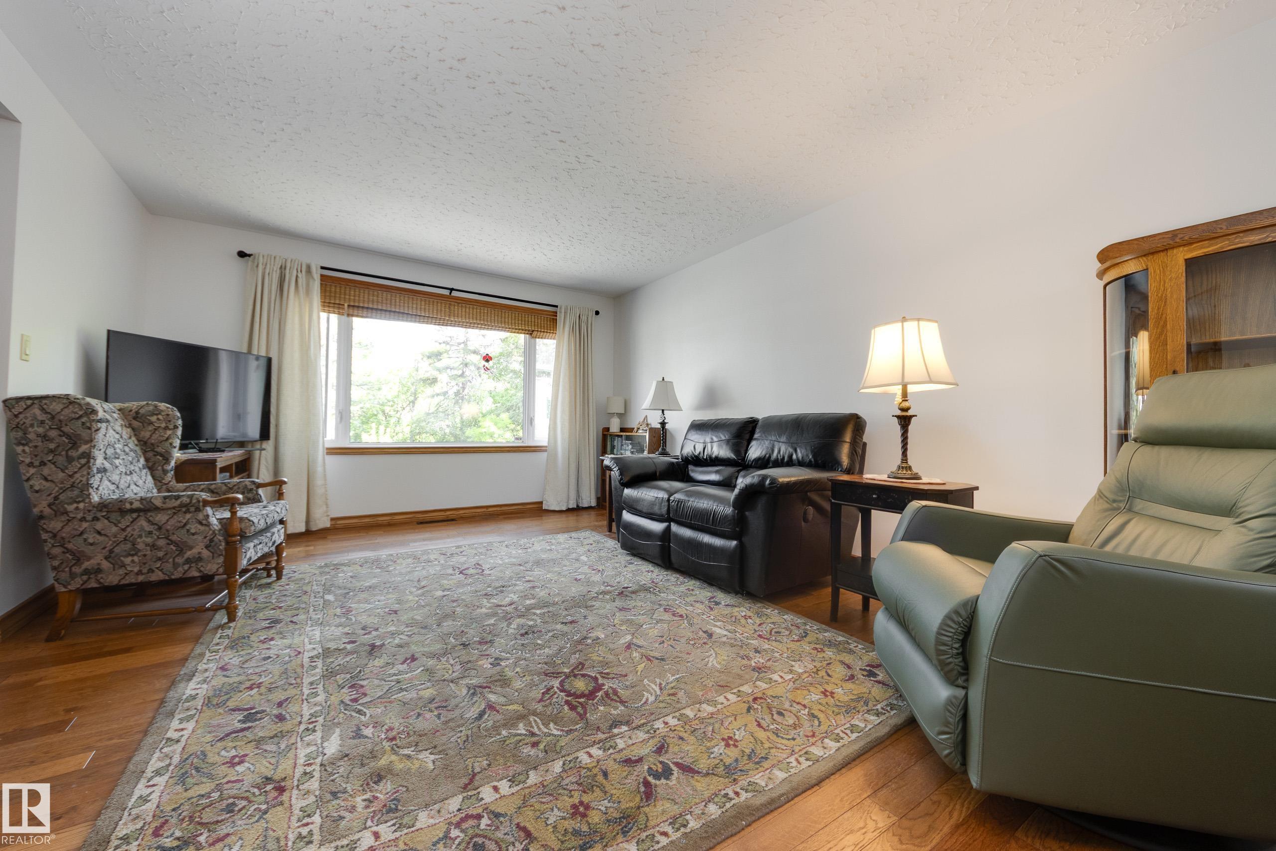 Photo 9 at 7216 103 Avenue NW, Terrace Heights, Edmonton