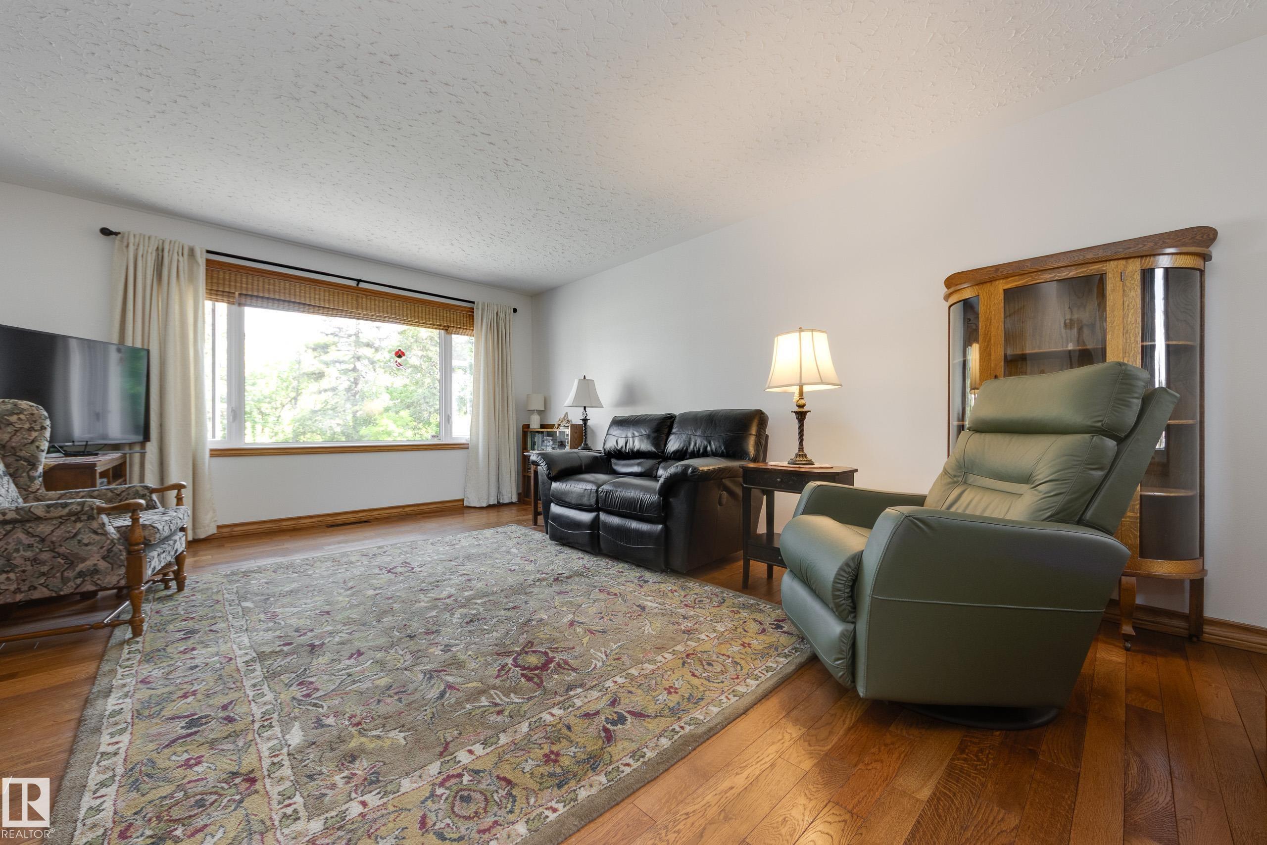Photo 10 at 7216 103 Avenue NW, Terrace Heights, Edmonton