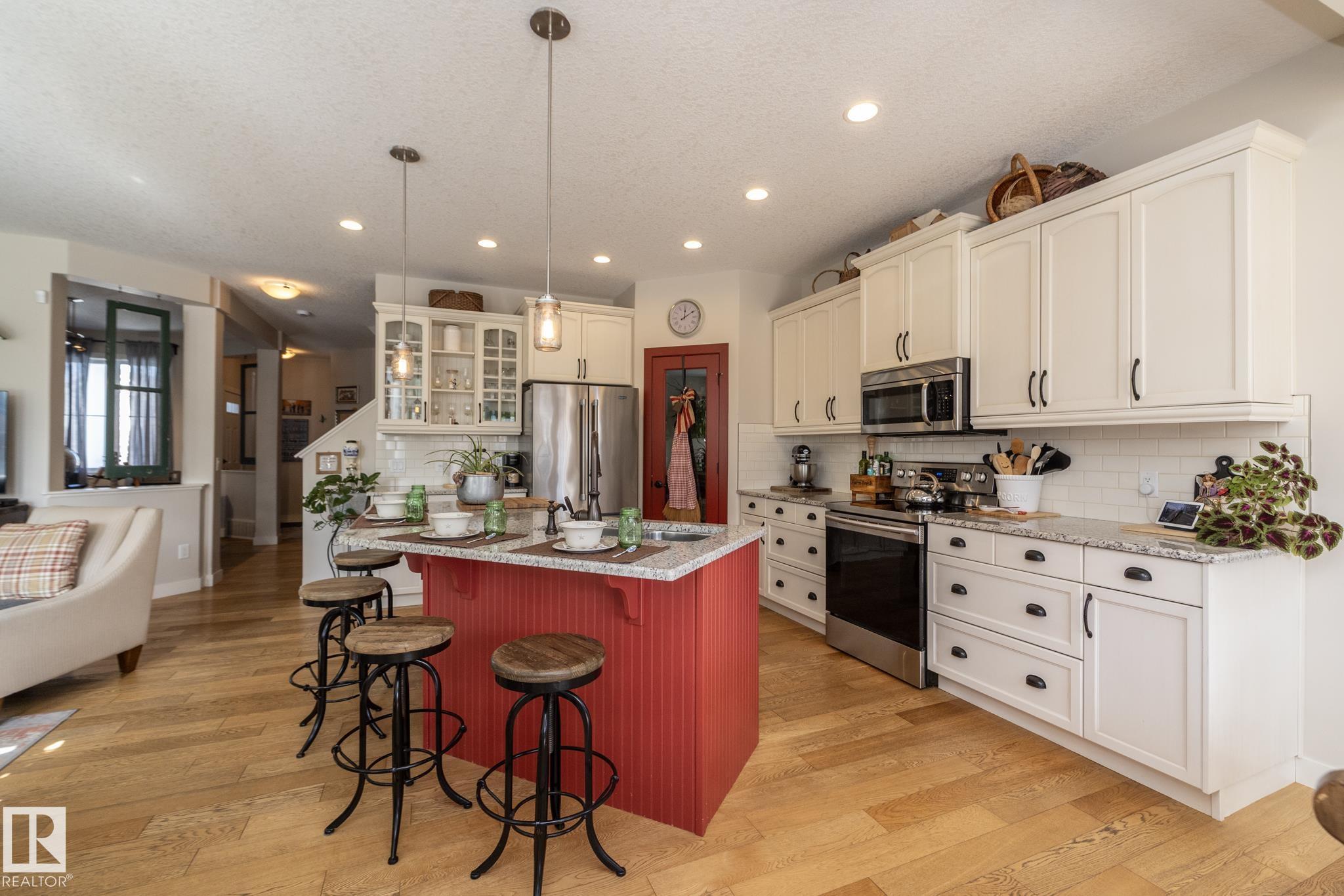 Photo 14 at 5315 17 Avenue SW, Walker, Edmonton