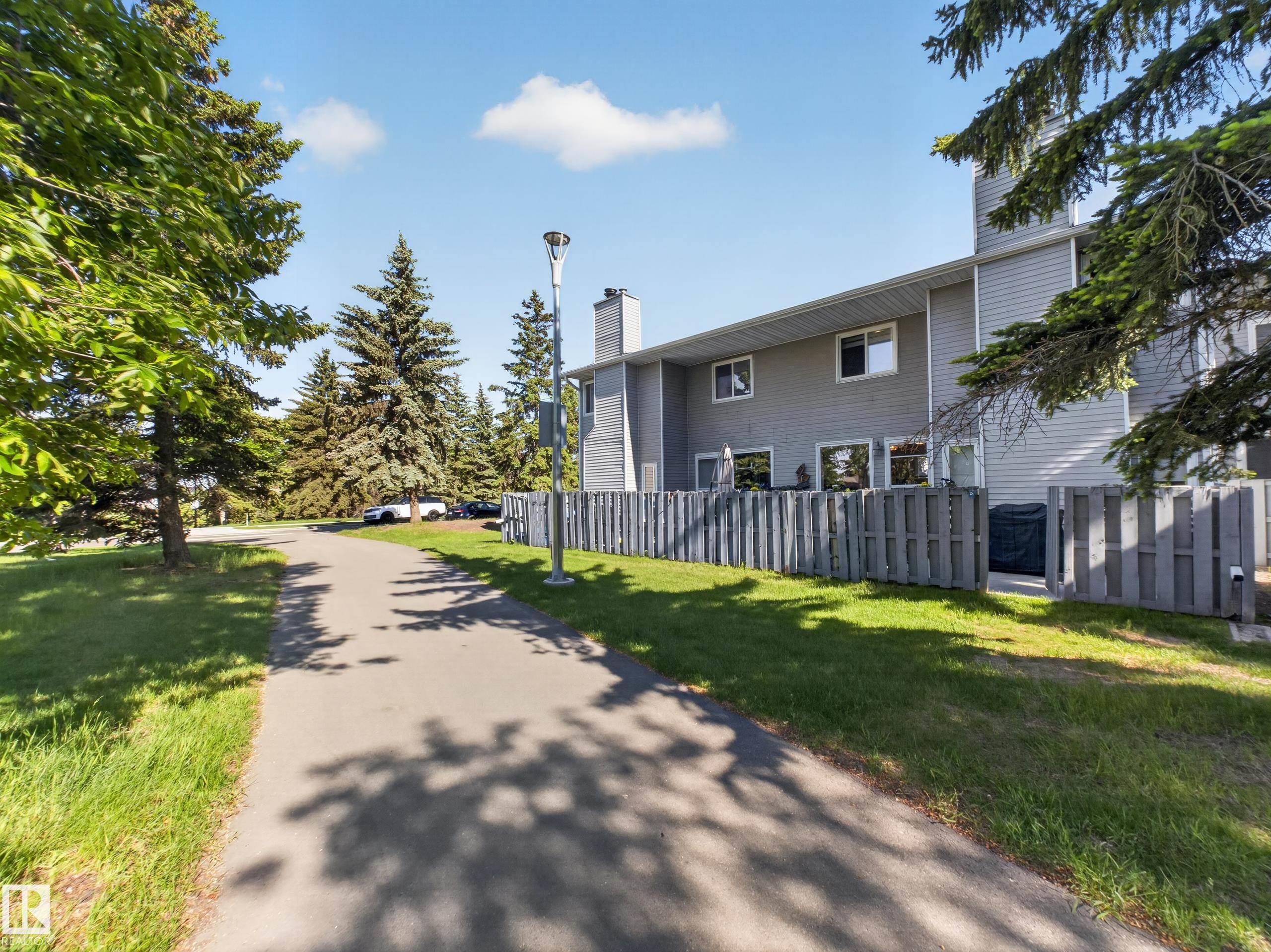 Photo 2 at 17 - 15710 Beaumaris Road NW, Beaumaris, Edmonton