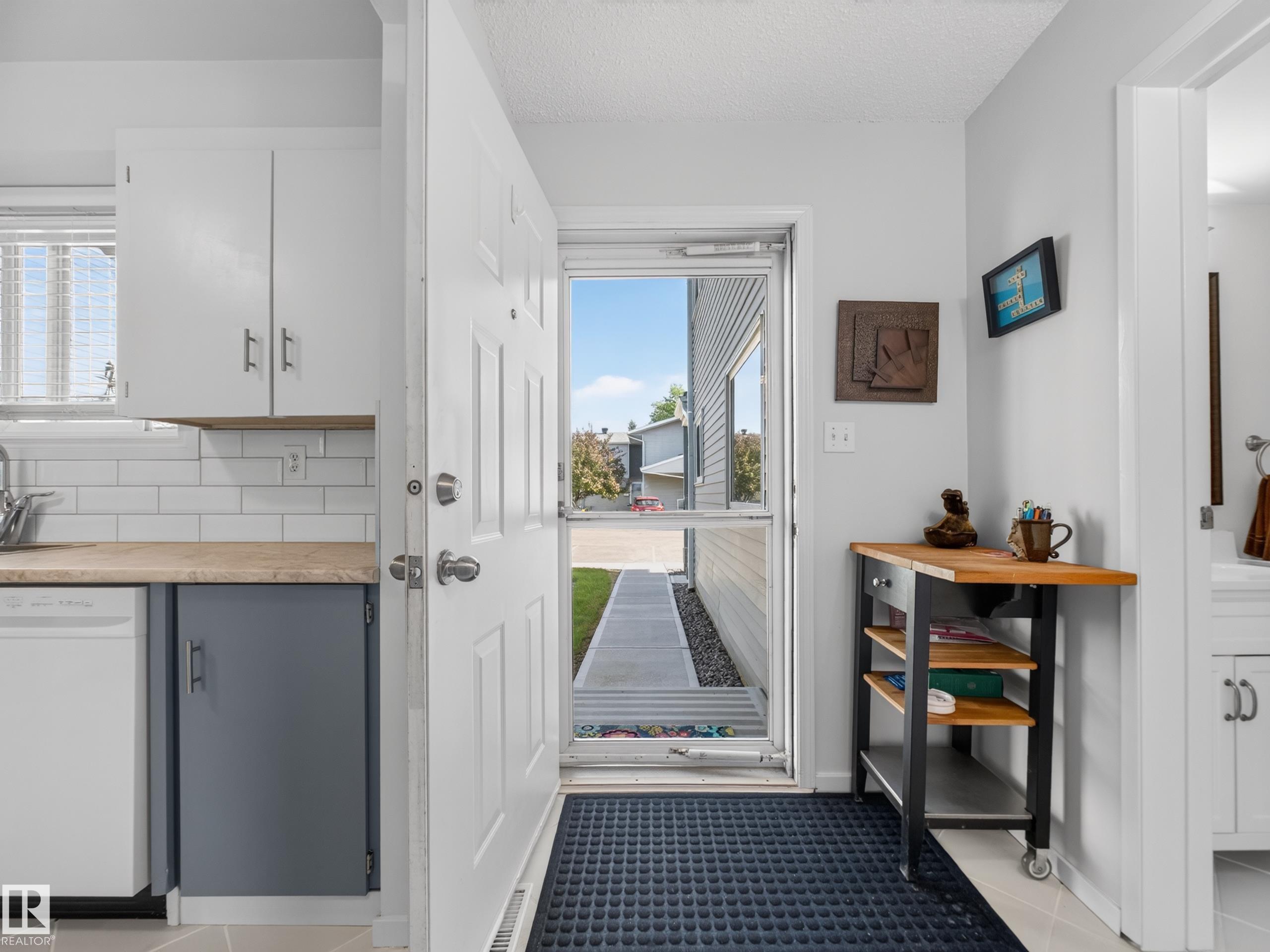 Photo 11 at 17 - 15710 Beaumaris Road NW, Beaumaris, Edmonton