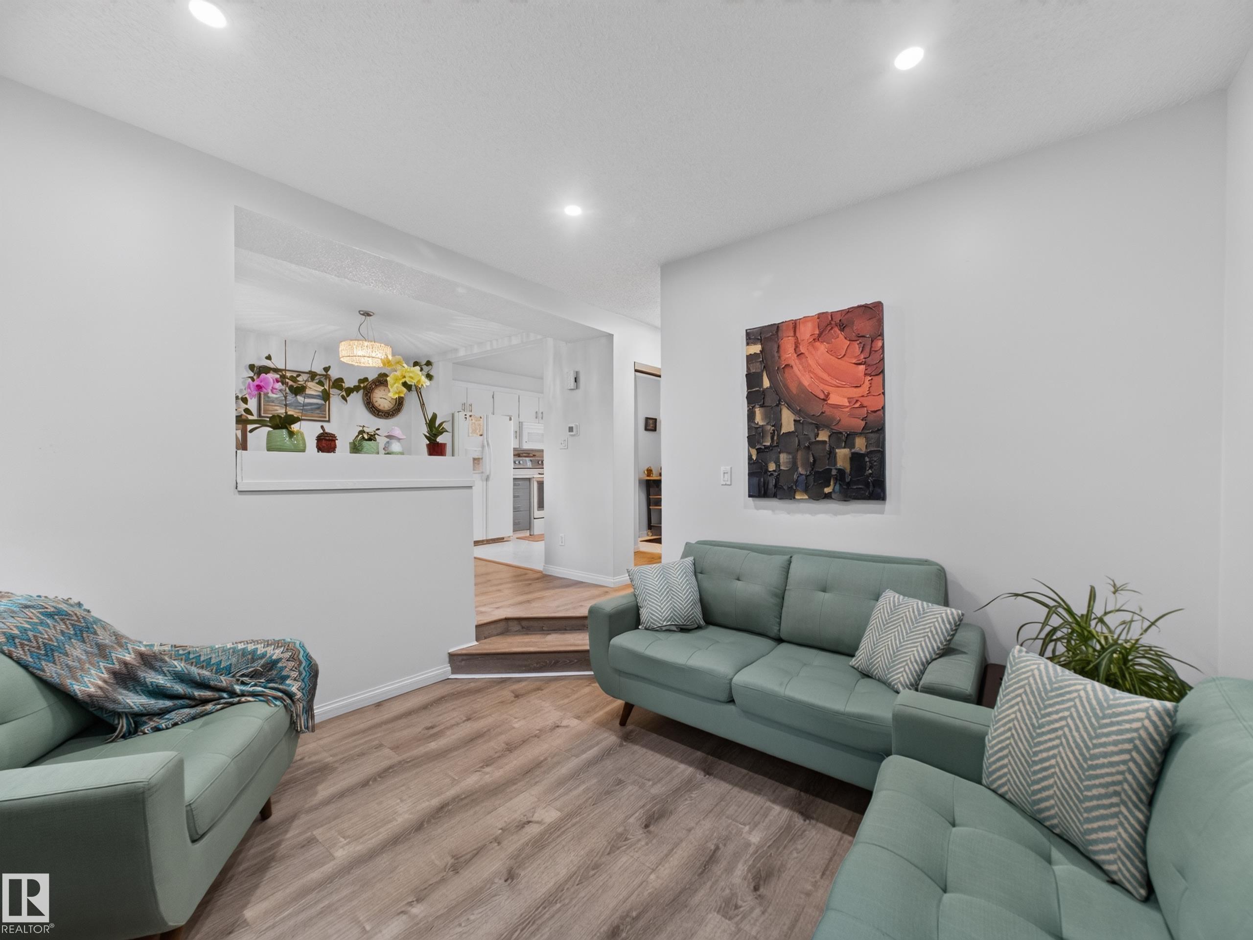 Photo 6 at 17 - 15710 Beaumaris Road NW, Beaumaris, Edmonton