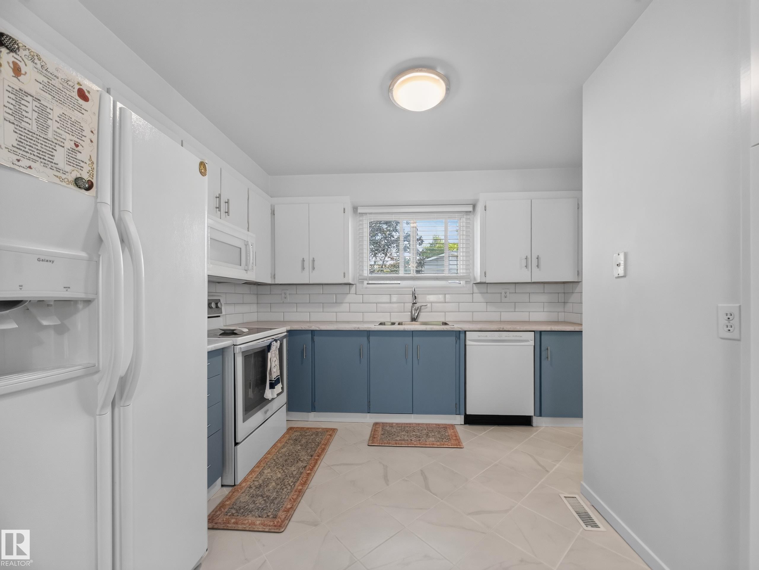 Photo 7 at 17 - 15710 Beaumaris Road NW, Beaumaris, Edmonton