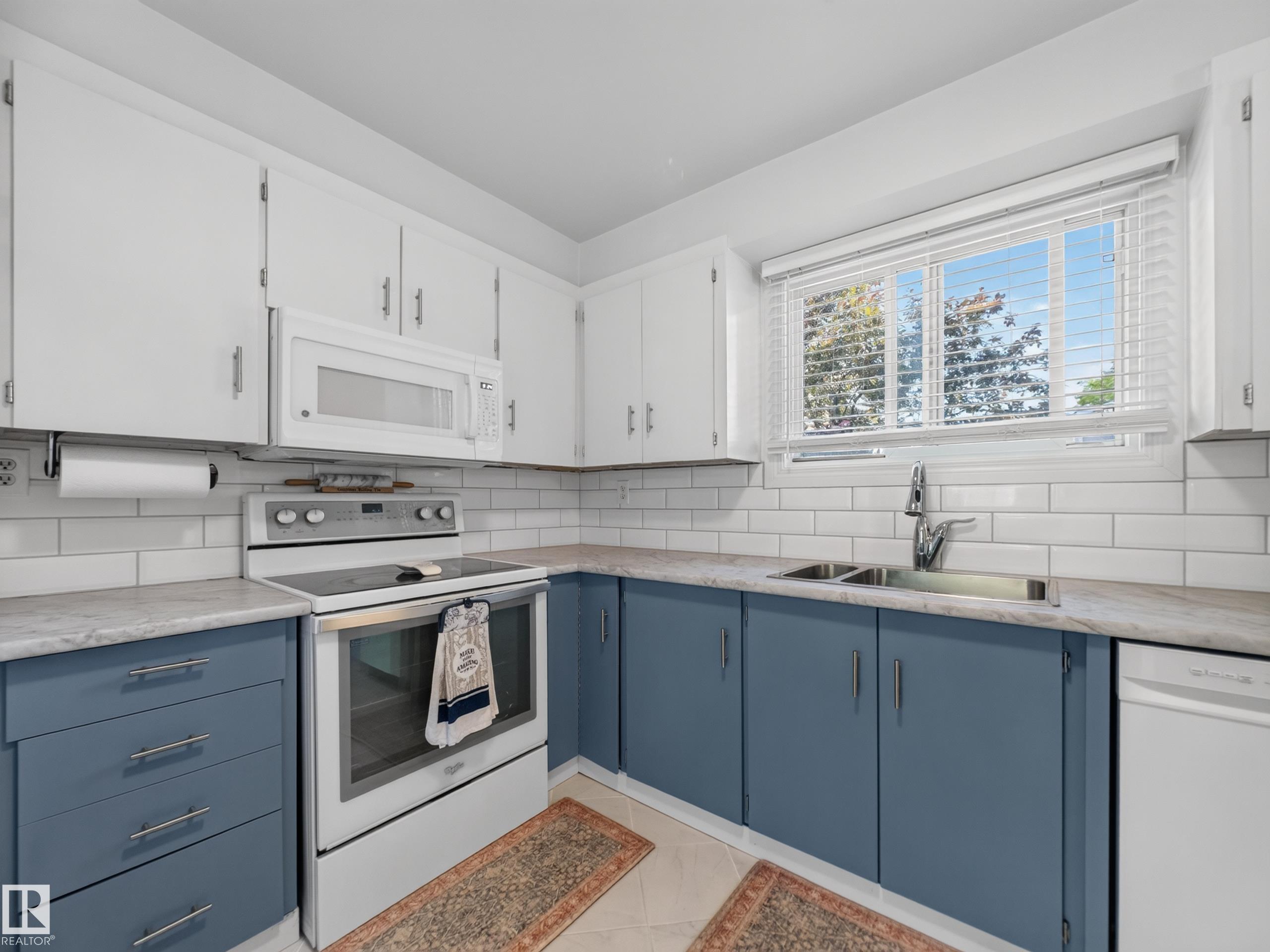 Photo 8 at 17 - 15710 Beaumaris Road NW, Beaumaris, Edmonton