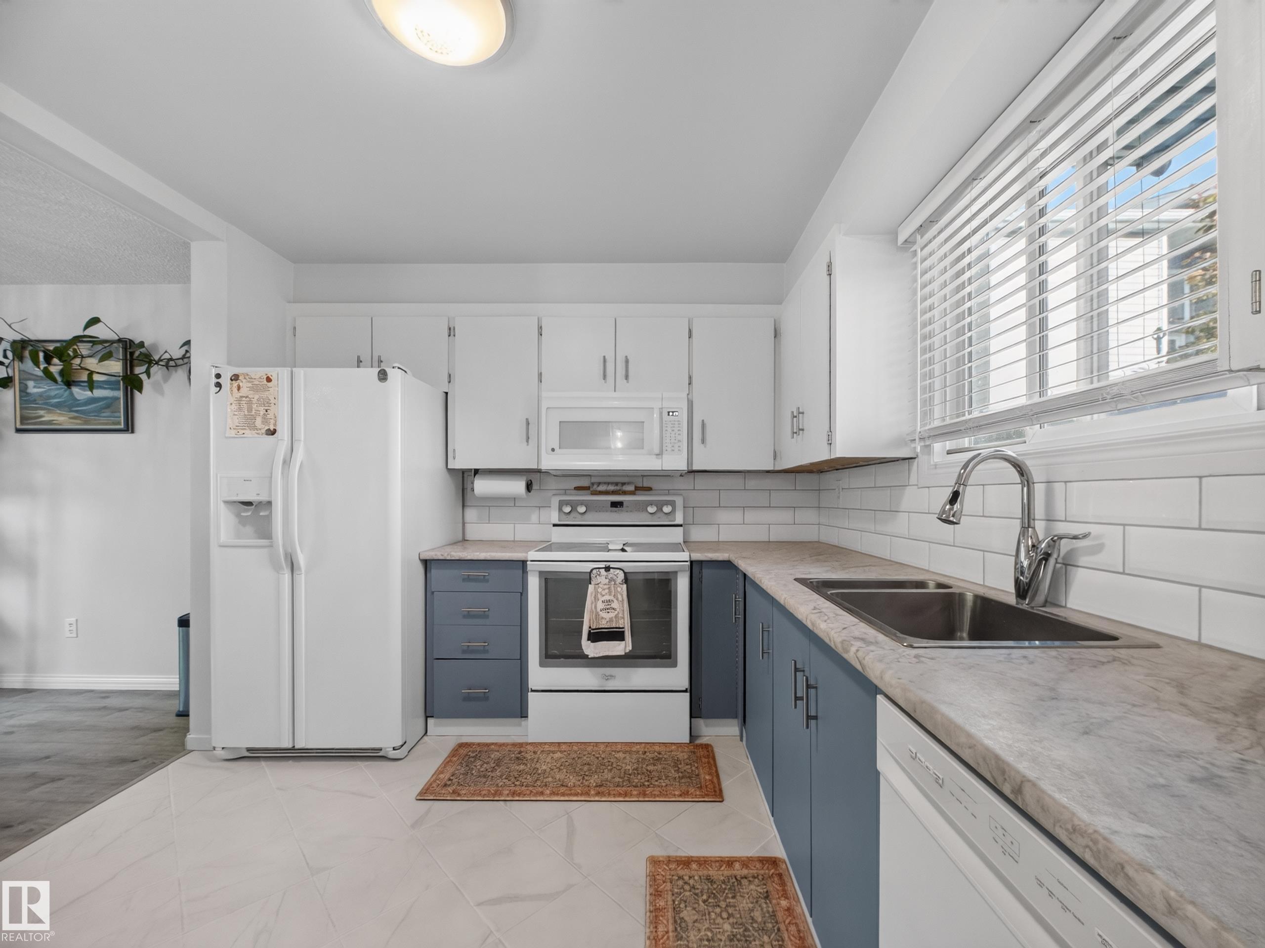 Photo 9 at 17 - 15710 Beaumaris Road NW, Beaumaris, Edmonton