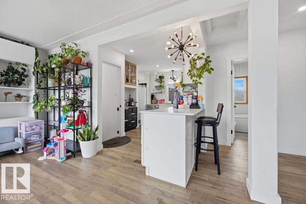 Photo 11 at 10932 151 Street NW, High Park, Edmonton