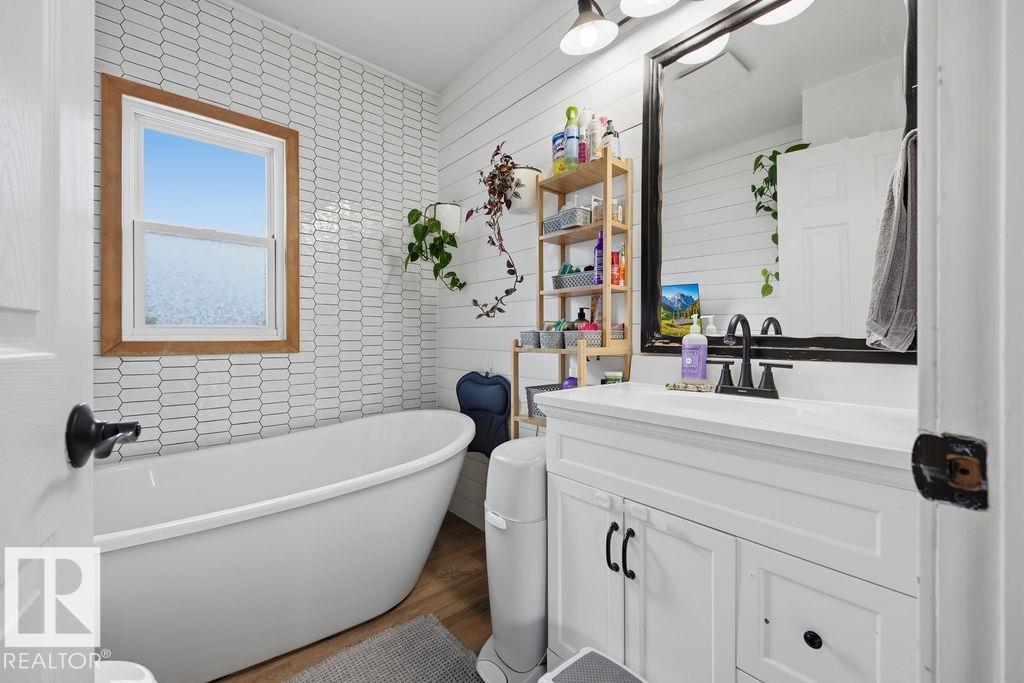 Photo 18 at 10932 151 Street NW, High Park, Edmonton