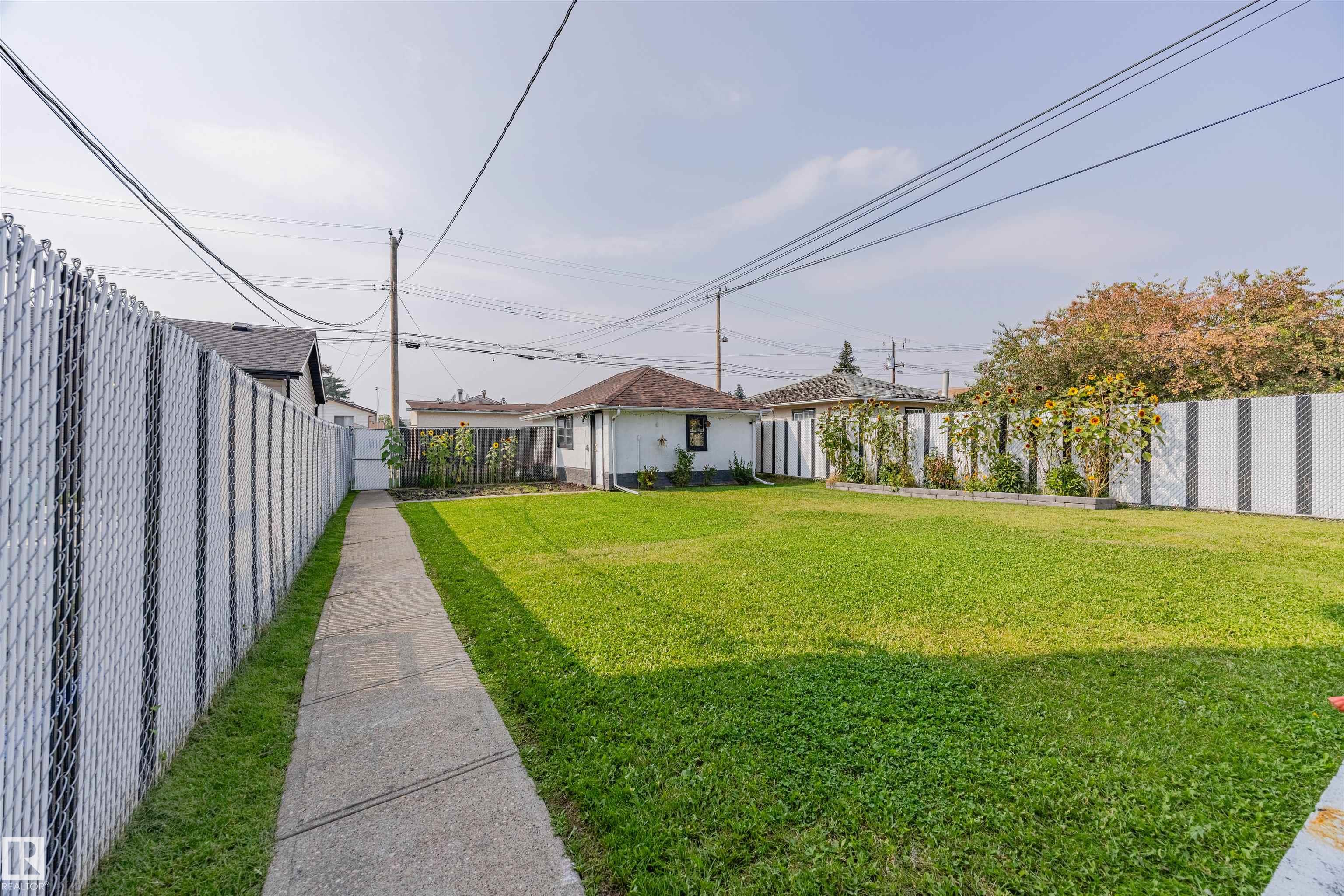 Photo 4 at 10932 151 Street NW, High Park, Edmonton